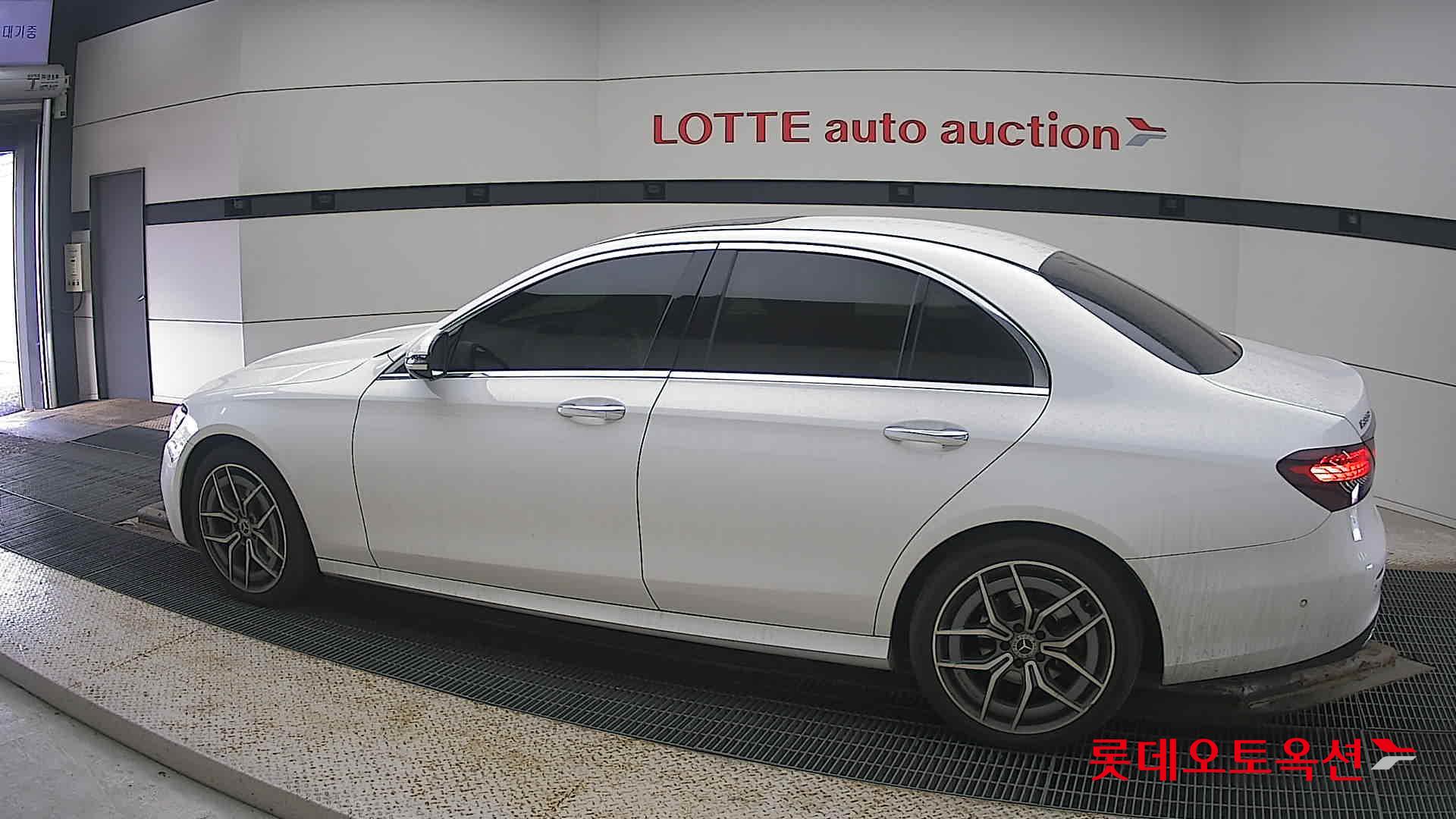 2022 - Mercedes-Benz E220