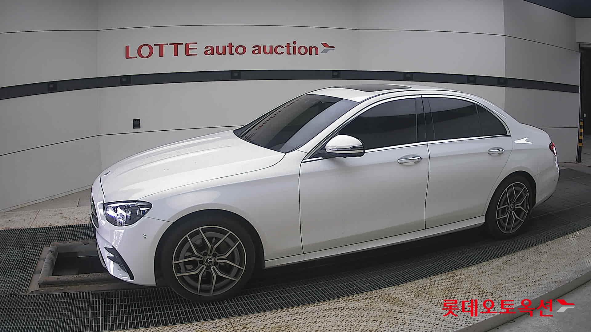 2022 - Mercedes-Benz E220