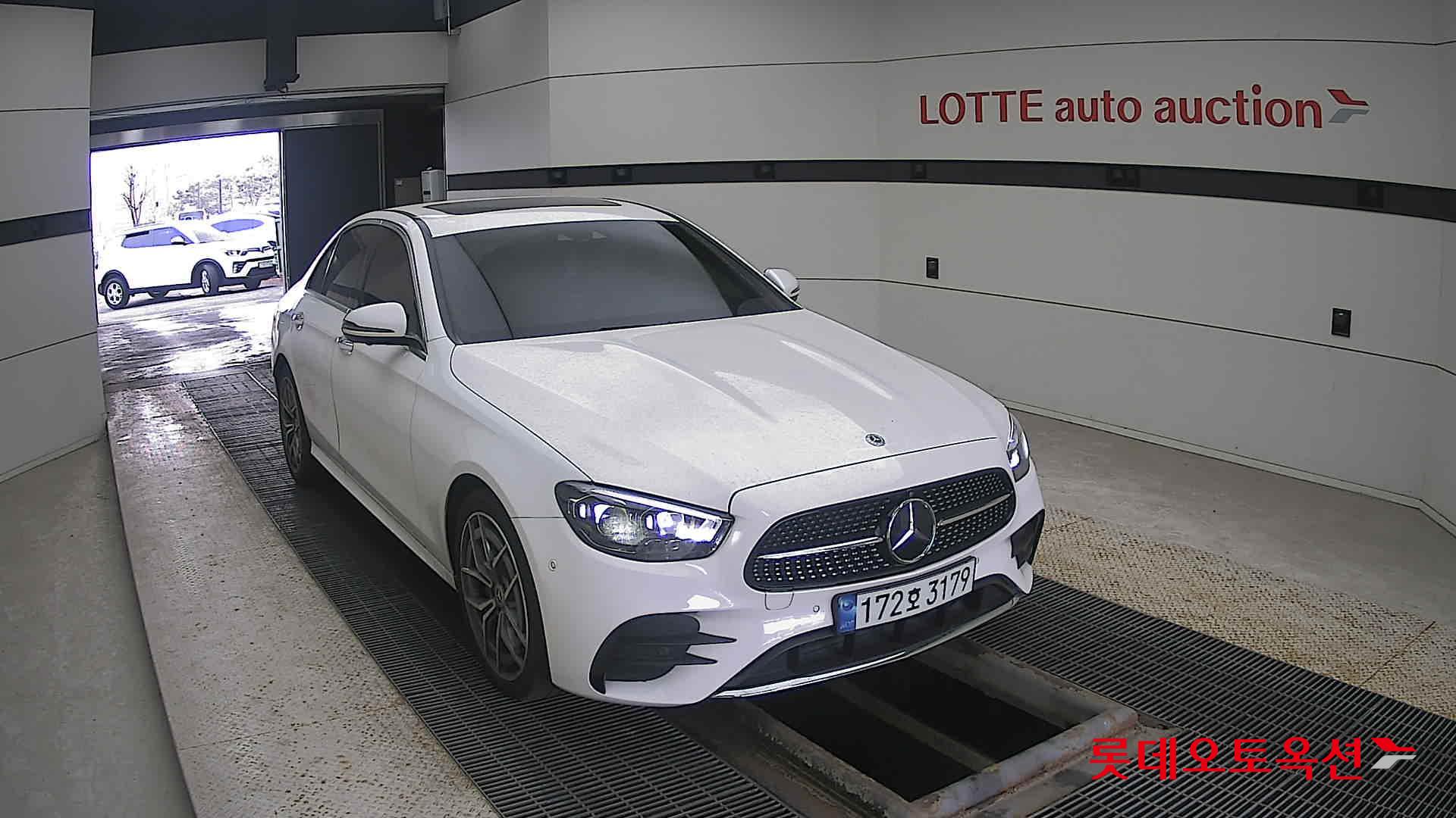 2022 - Mercedes-Benz E220