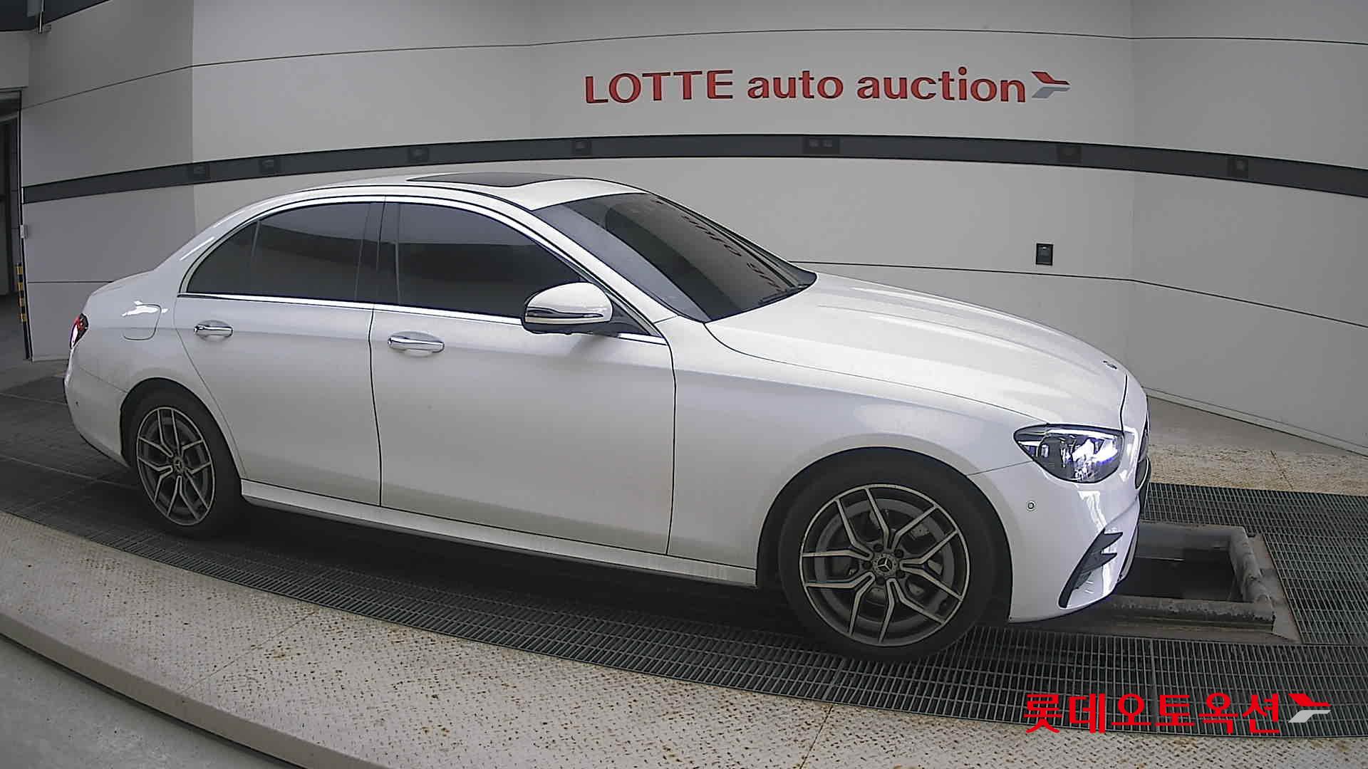 2022 - Mercedes-Benz E220