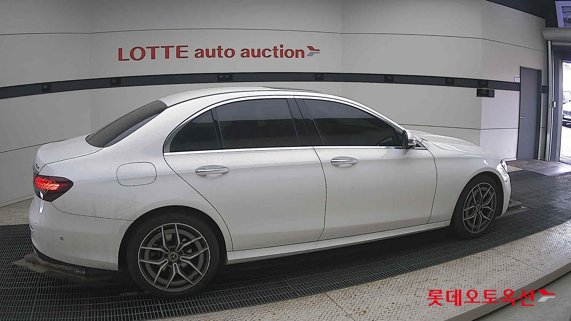 2022 - Mercedes-Benz E220