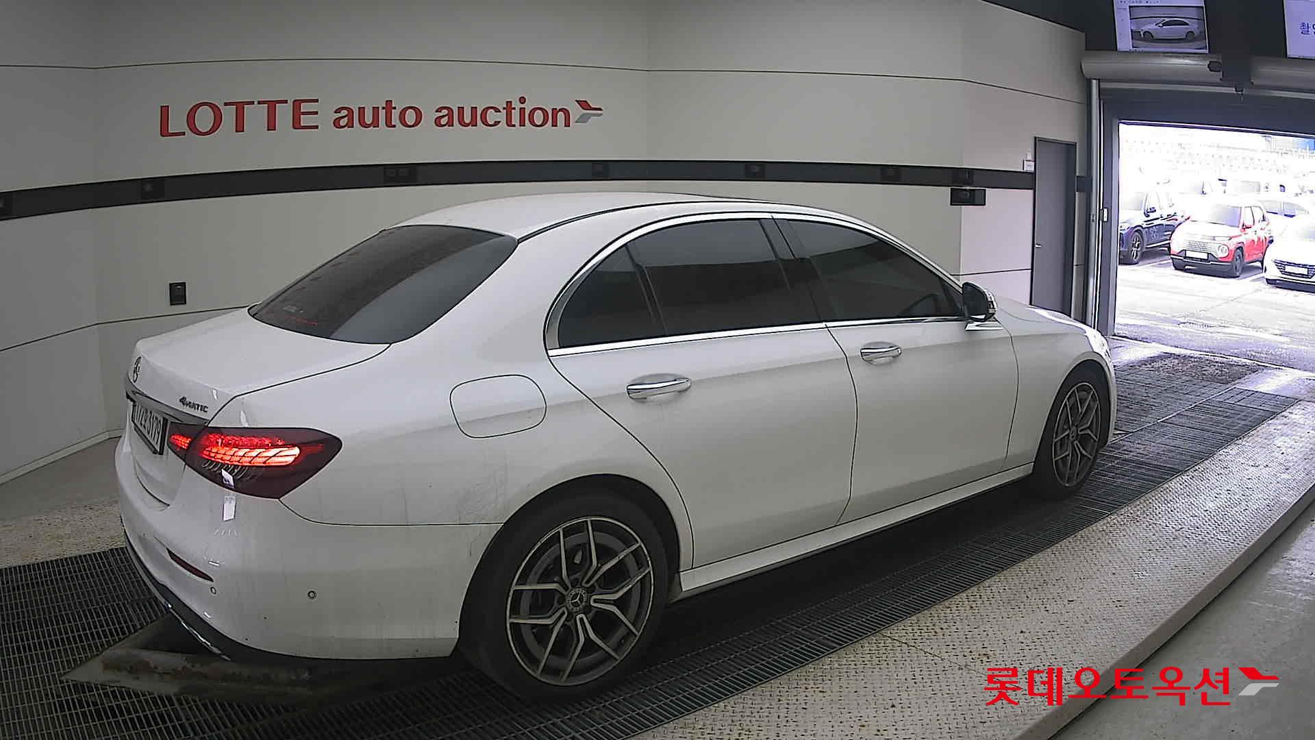 2022 - Mercedes-Benz E220