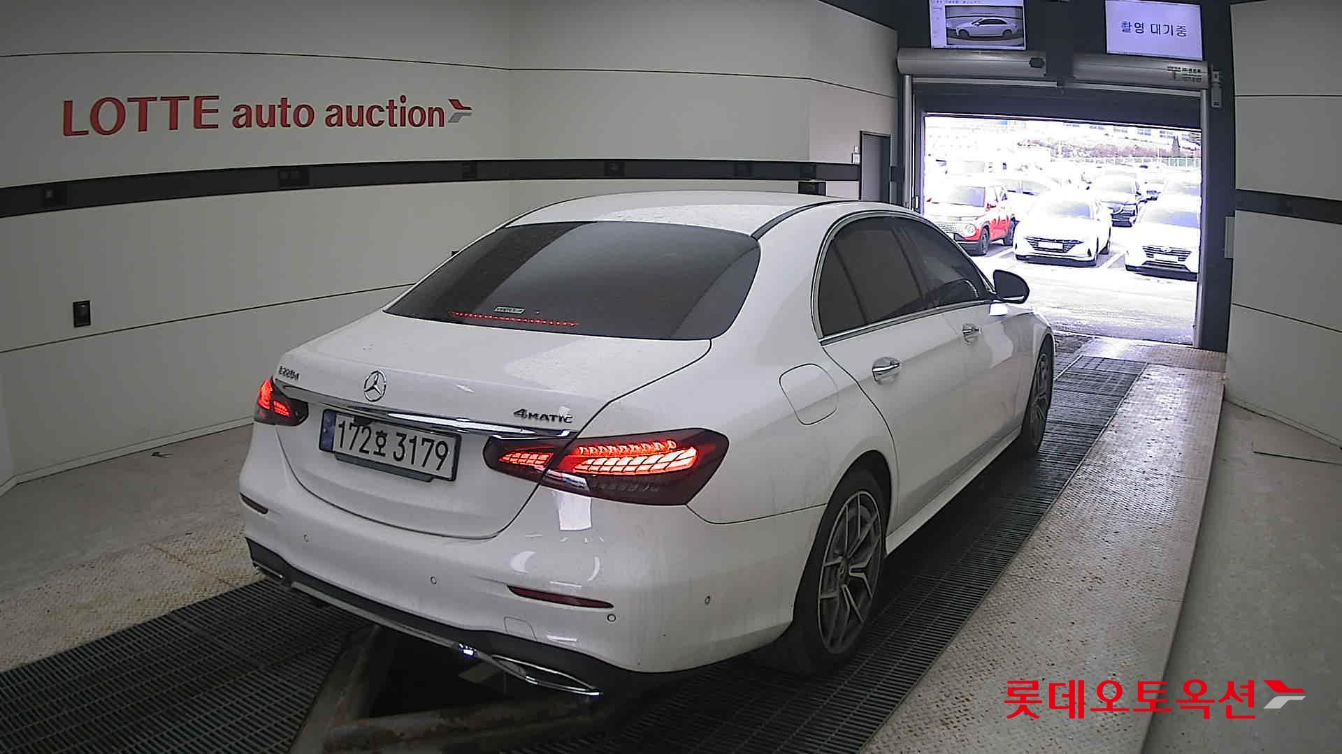 2022 - Mercedes-Benz E220