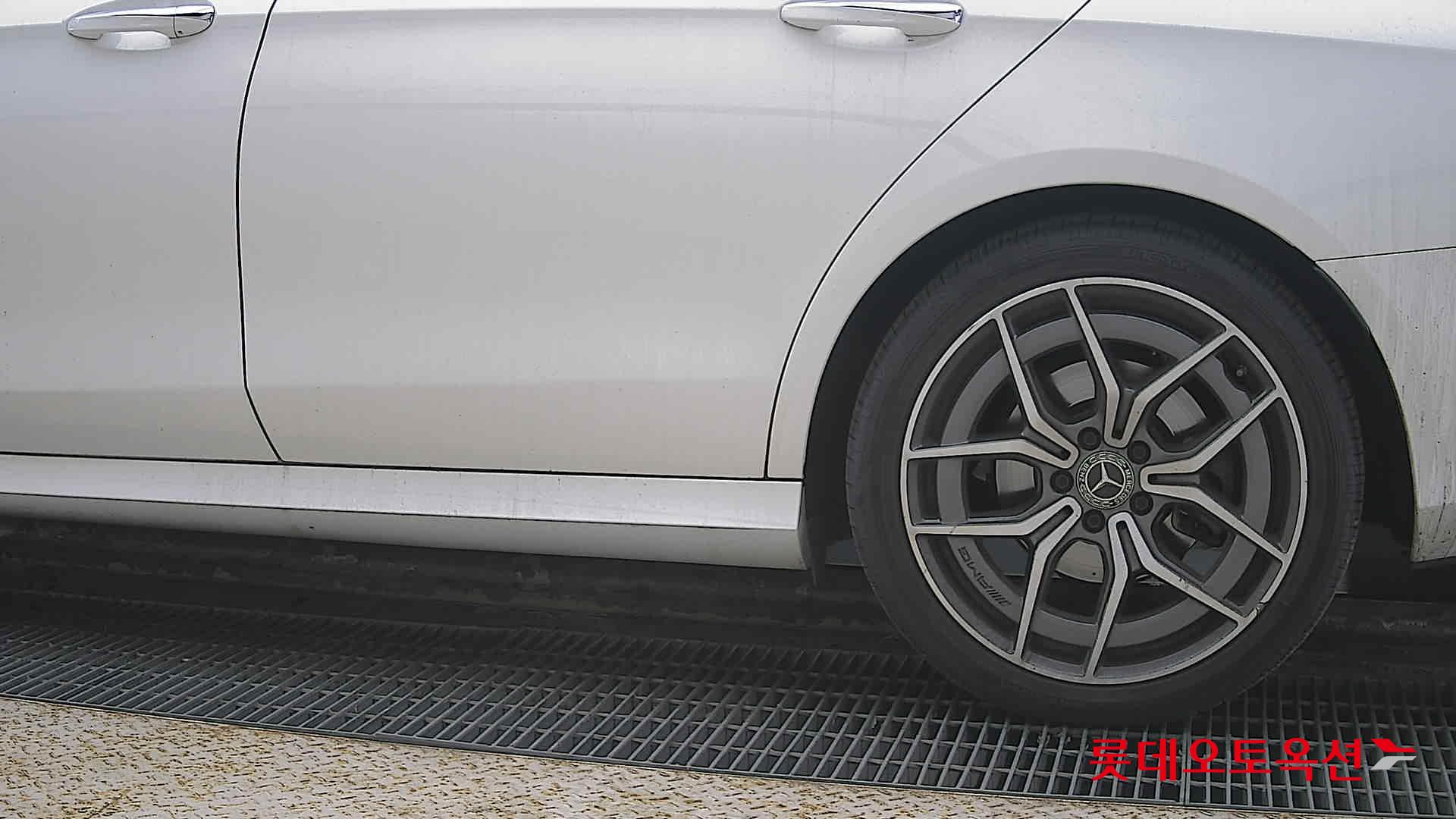 2022 - Mercedes-Benz E220