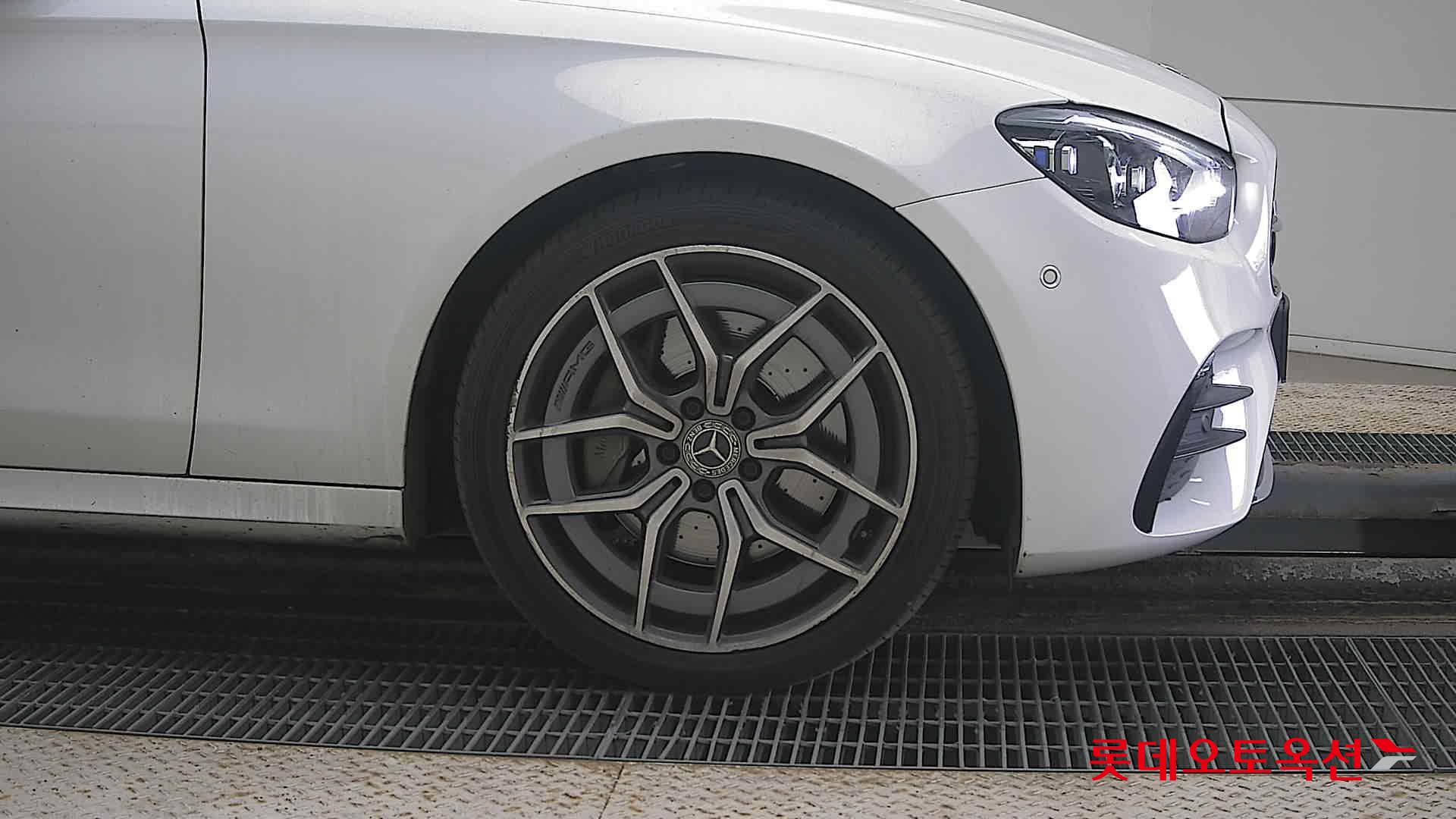 2022 - Mercedes-Benz E220