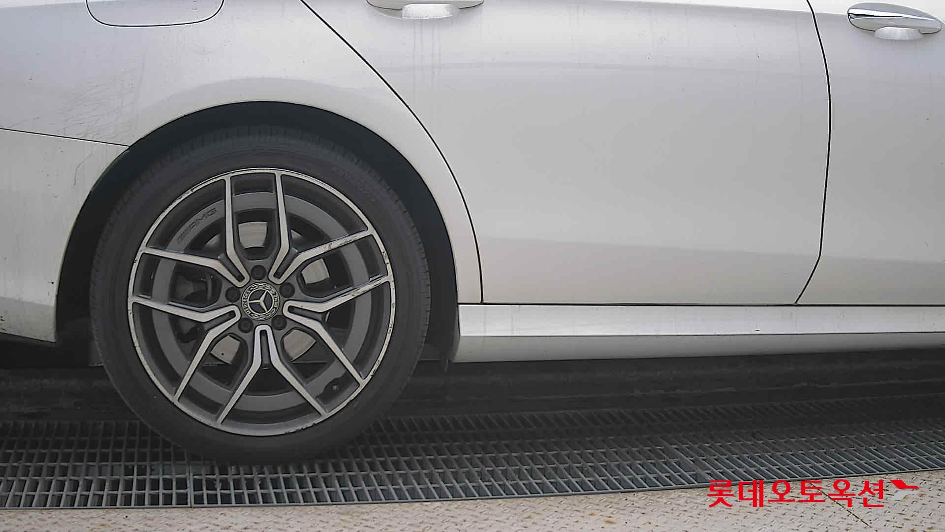 2022 - Mercedes-Benz E220