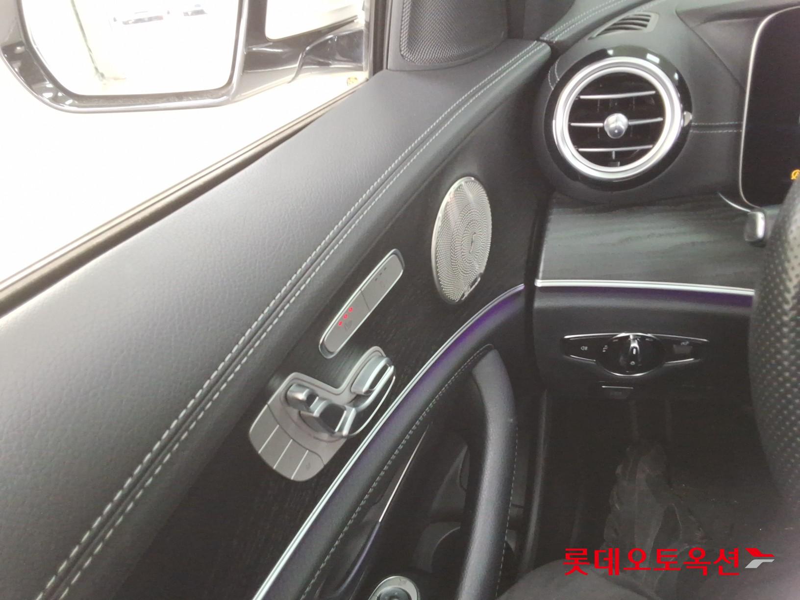 2022 - Mercedes-Benz E220