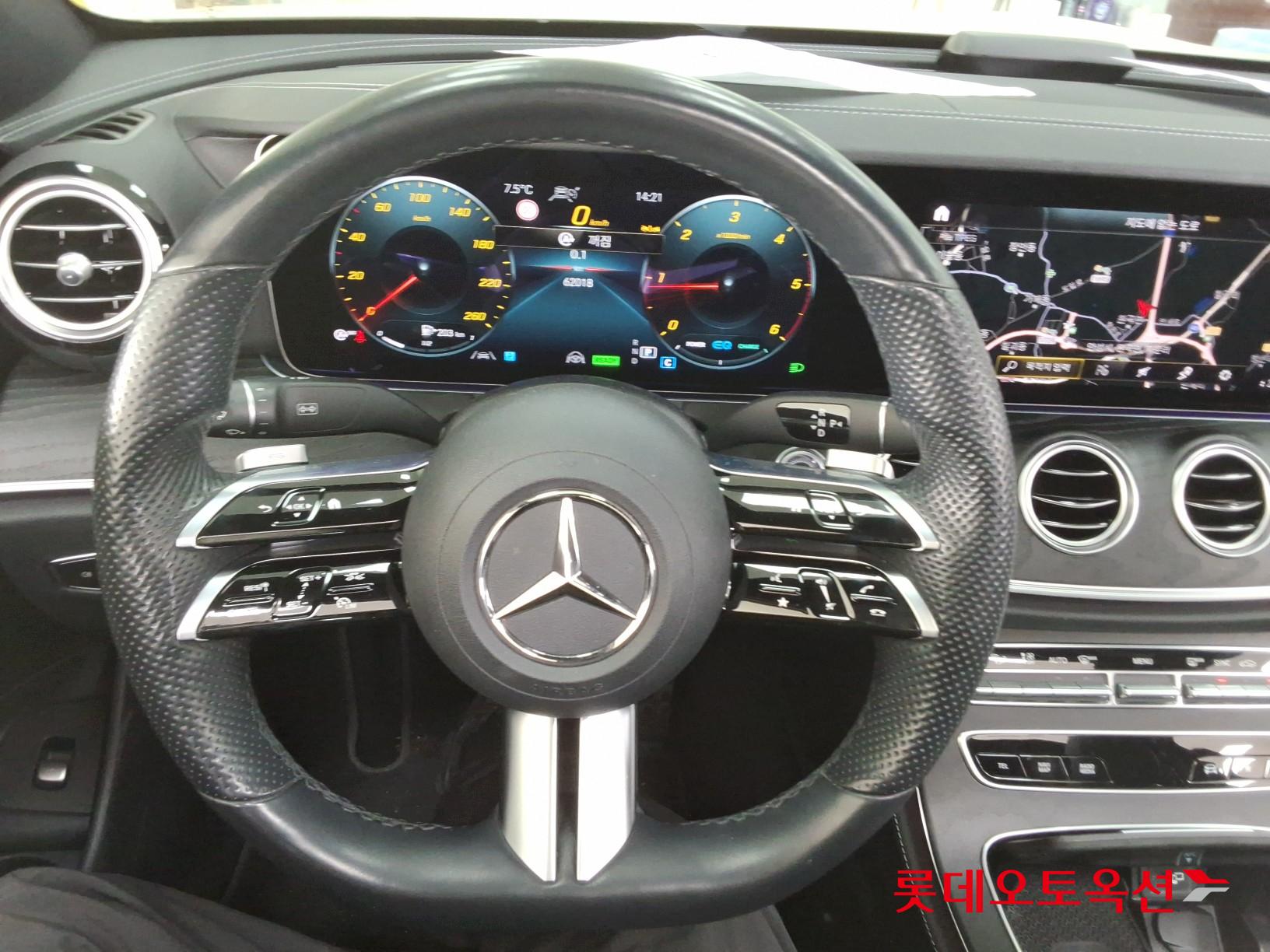 2022 - Mercedes-Benz E220