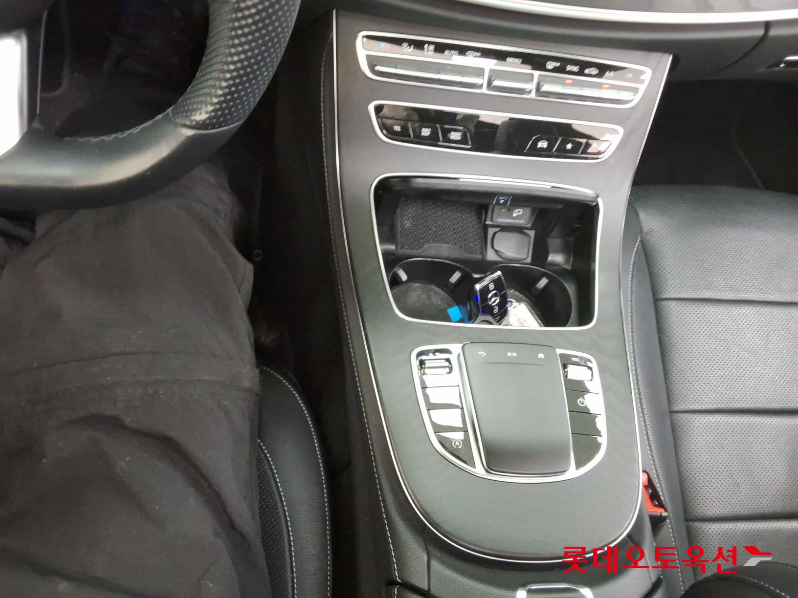 2022 - Mercedes-Benz E220