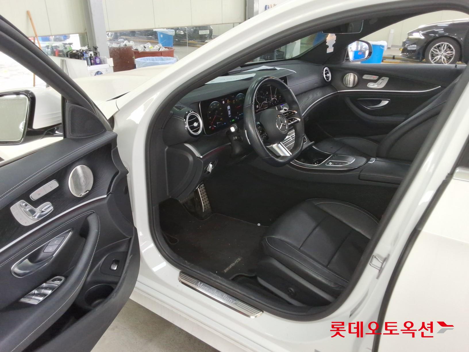 2022 - Mercedes-Benz E220