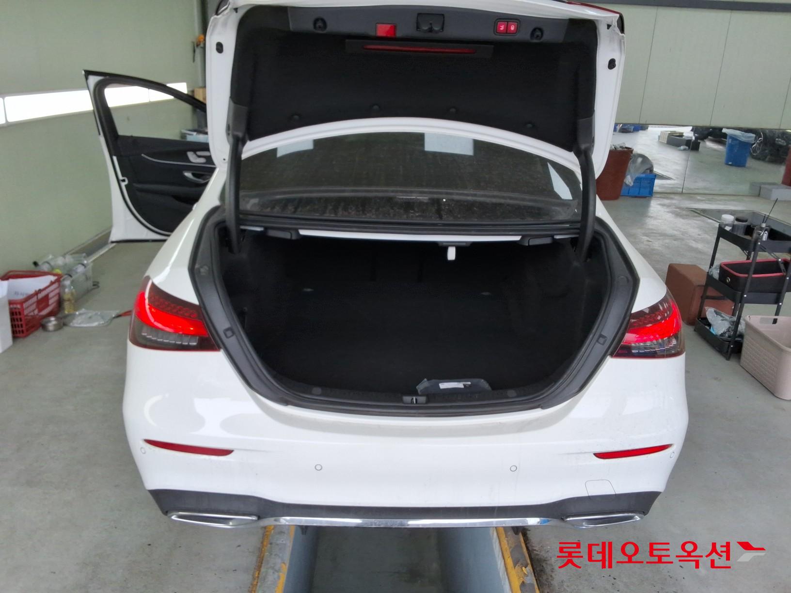 2022 - Mercedes-Benz E220