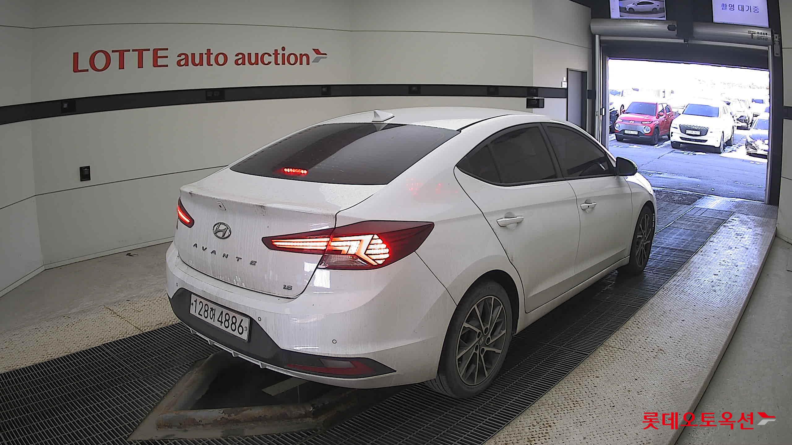 Hyundai Avante 2020 Polar White из Кореи, фото 4