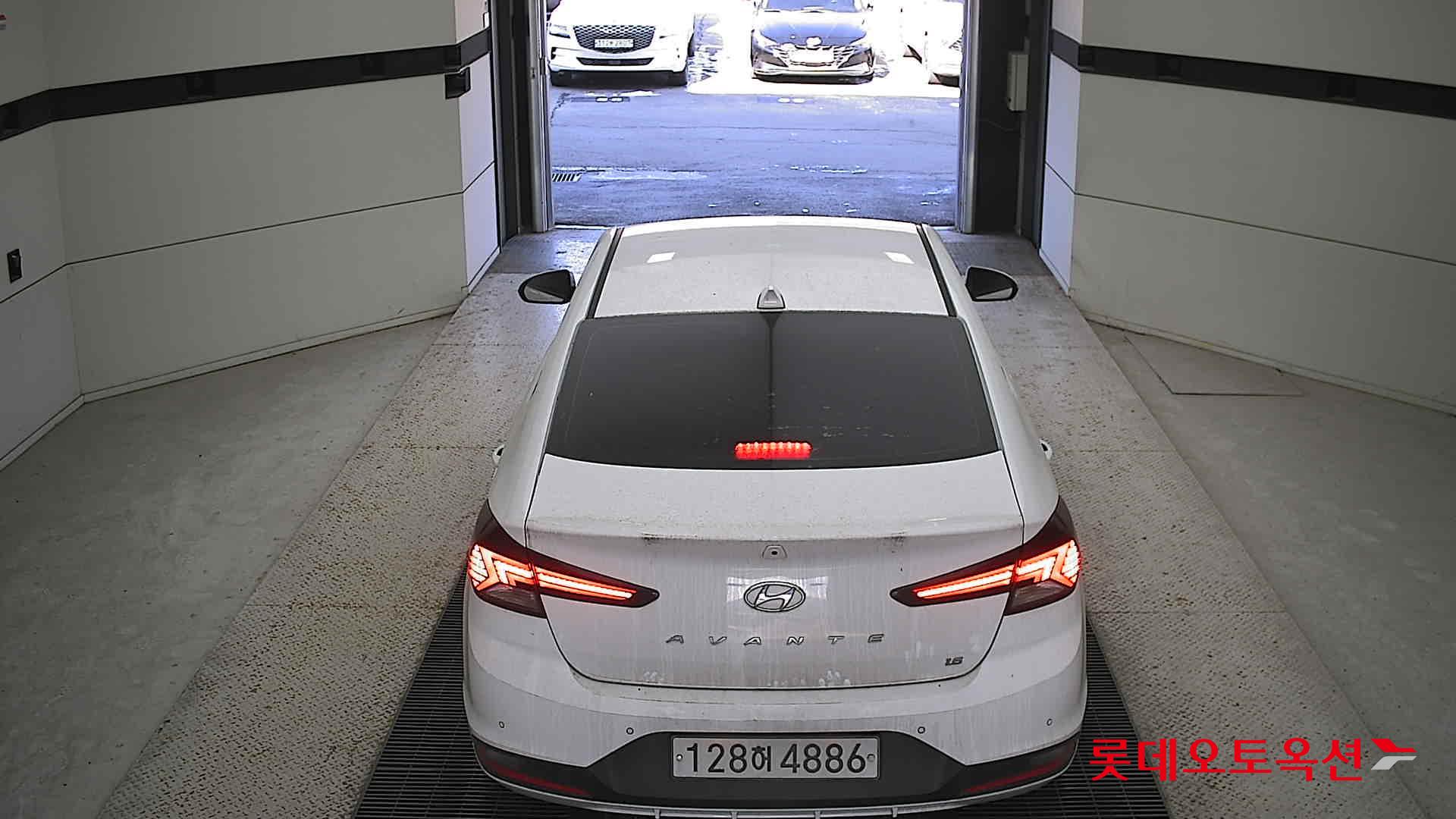 Hyundai Avante 2020 Polar White из Кореи, фото 5