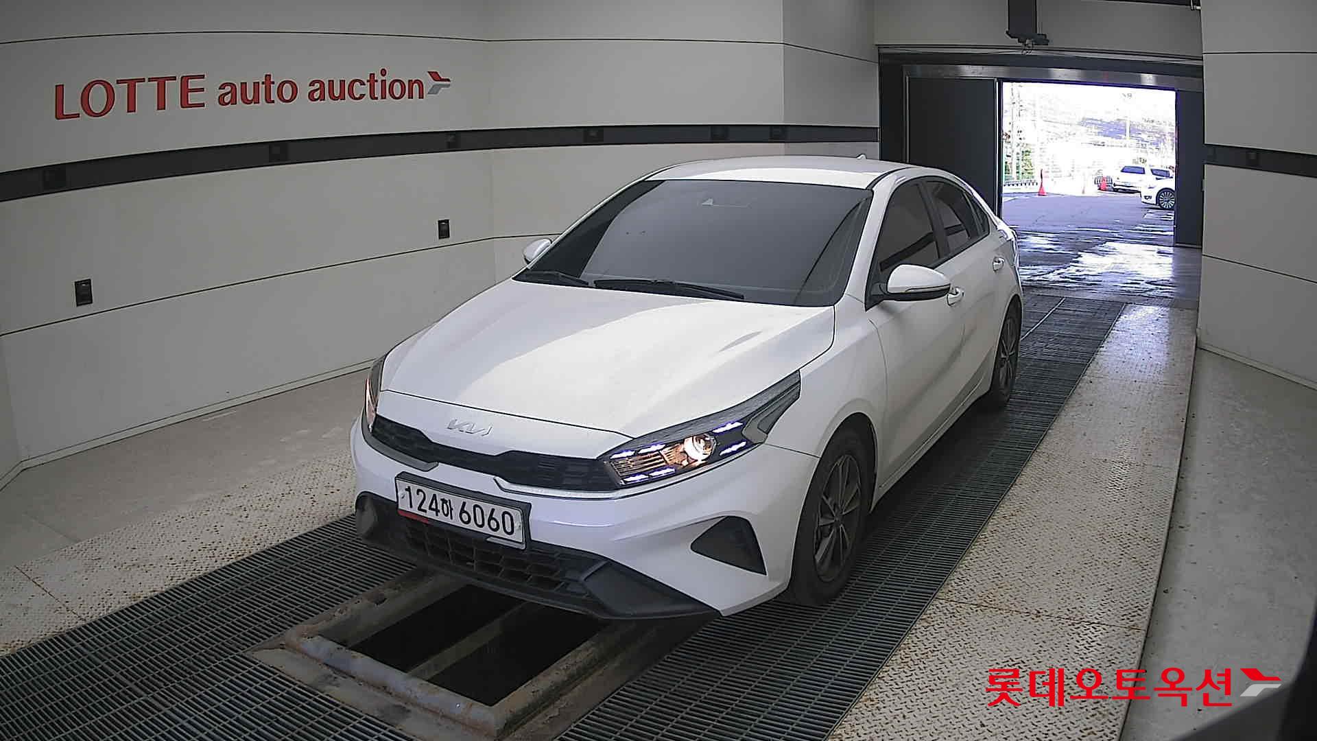 Kia K3 2022 Snow White Pearl из Кореи