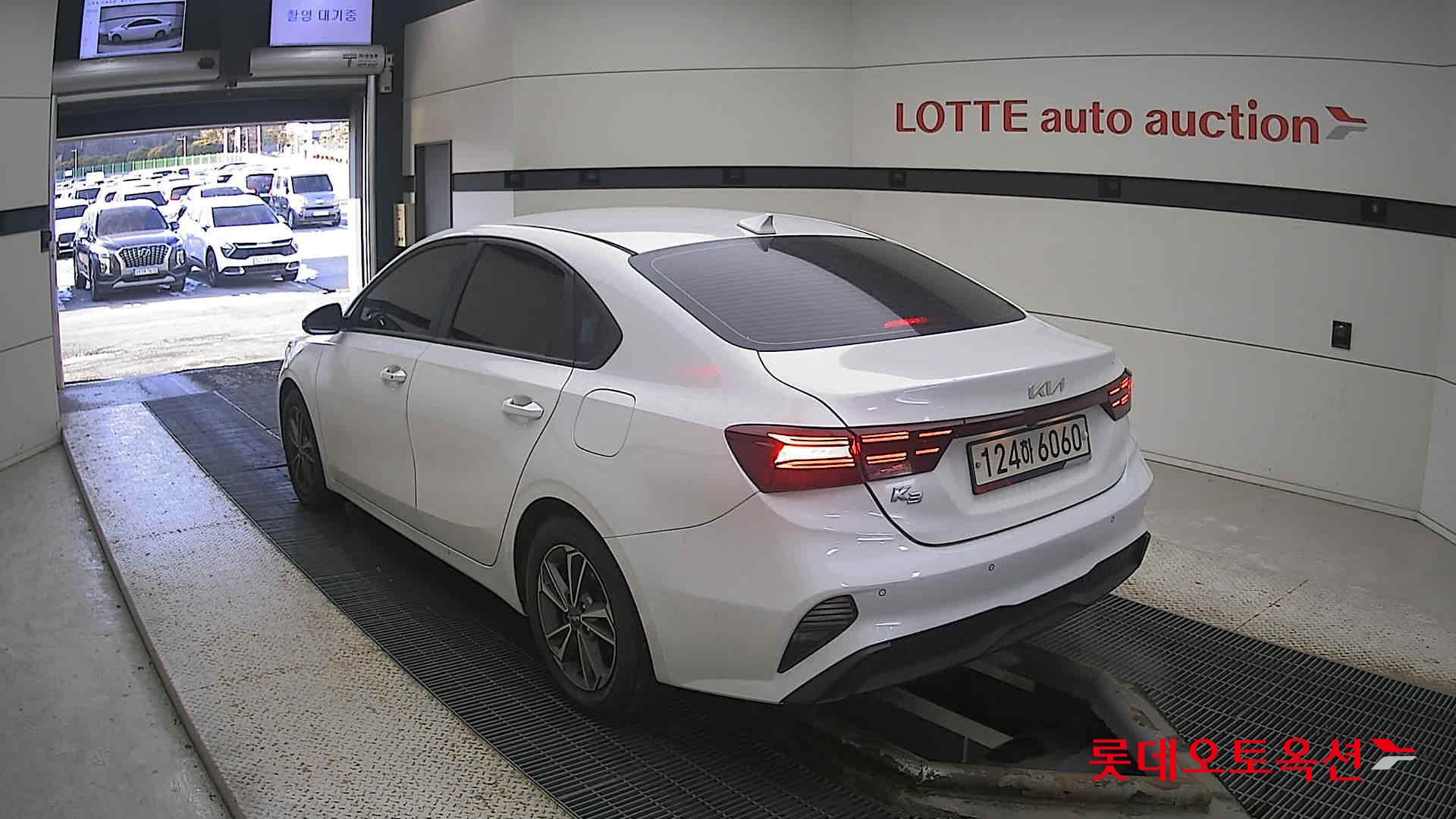 Kia K3 2022 Snow White Pearl из Кореи, фото 6