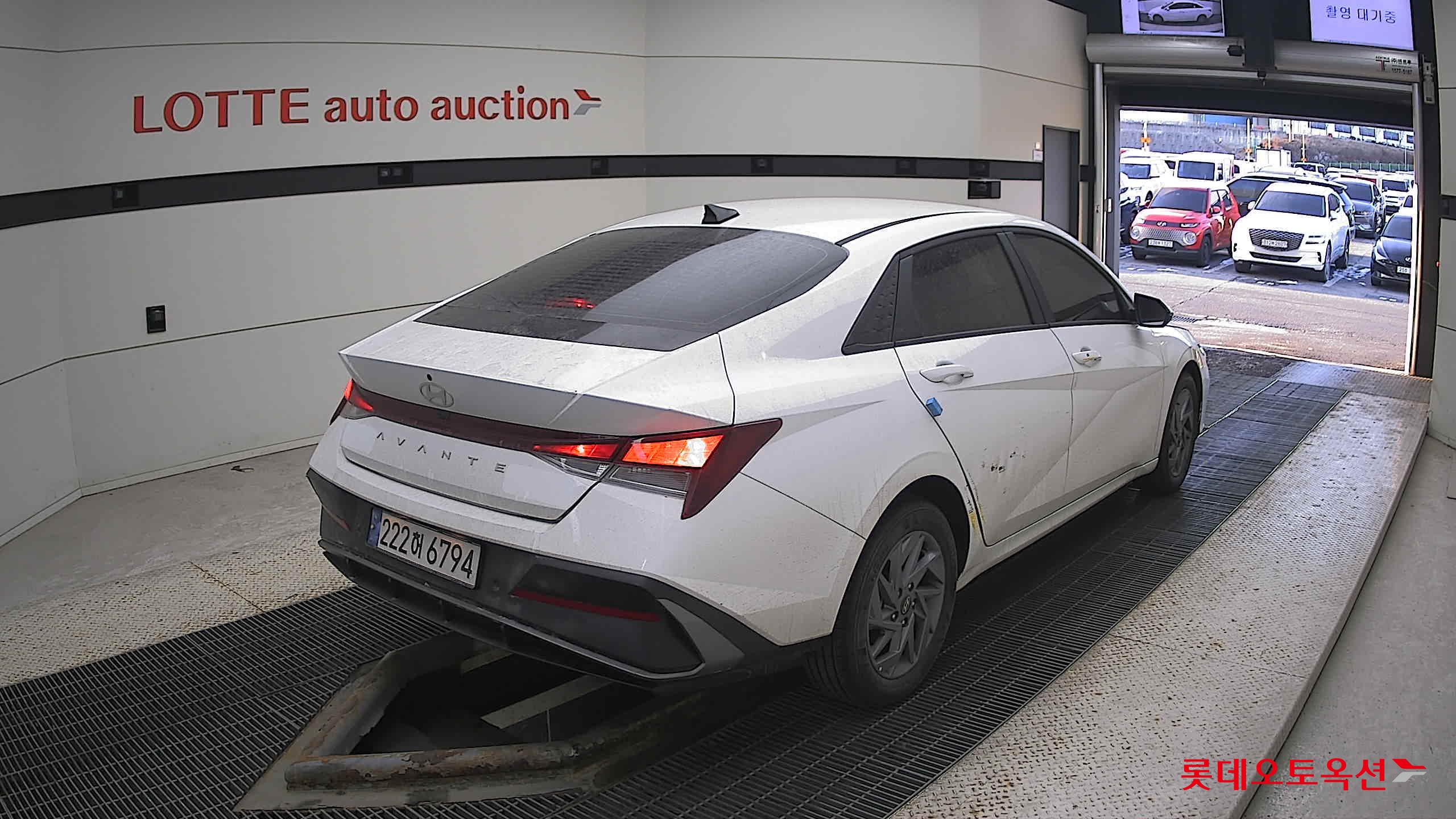 Hyundai Avante Hybrid 2025 Atlas White из Кореи, фото 4