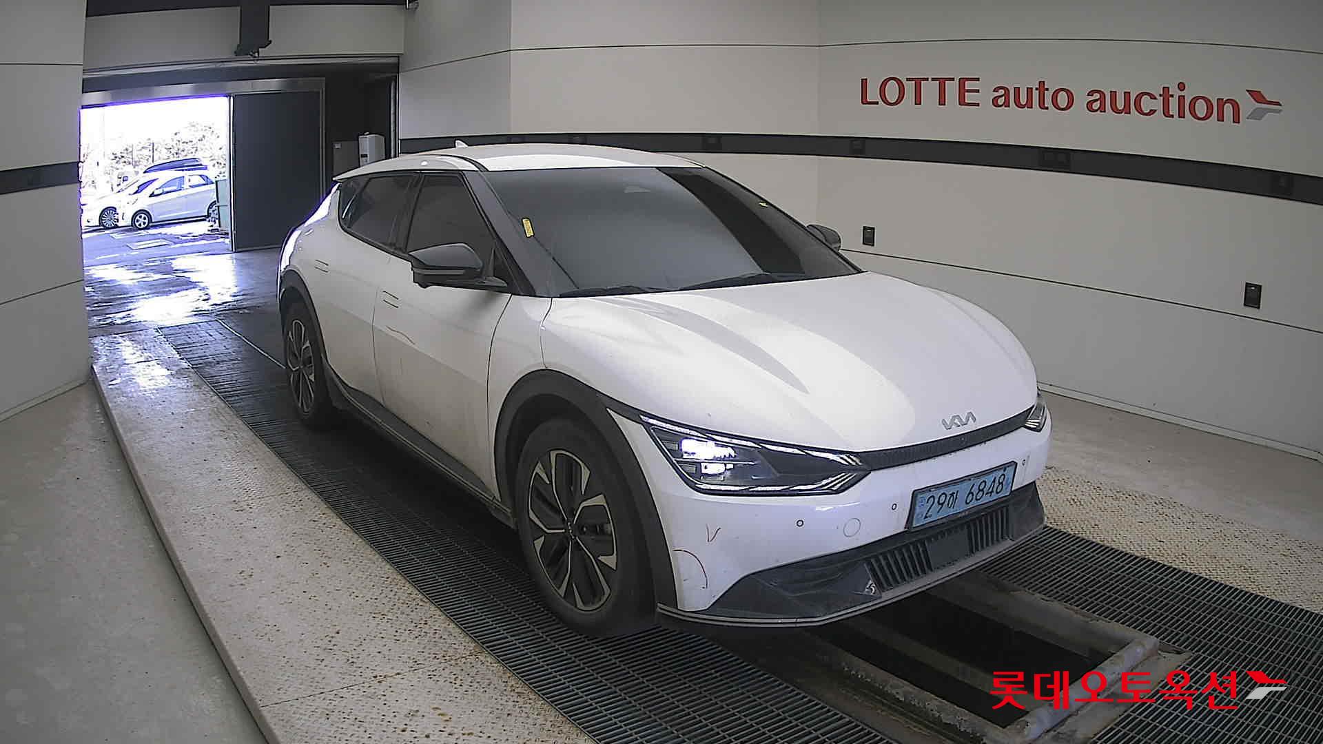 Kia EV6 2022 Snow White Pearl из Кореи, фото 2