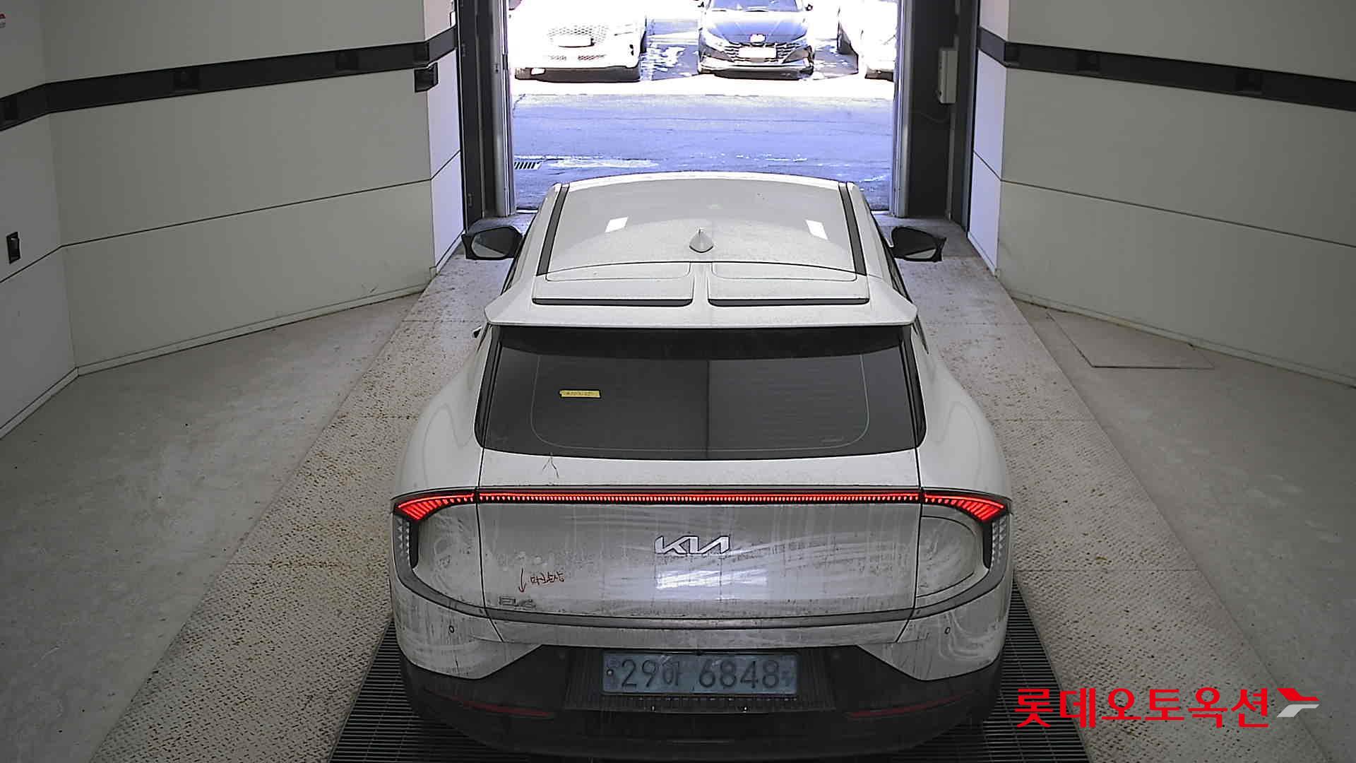 Kia EV6 2022 Snow White Pearl из Кореи, фото 5