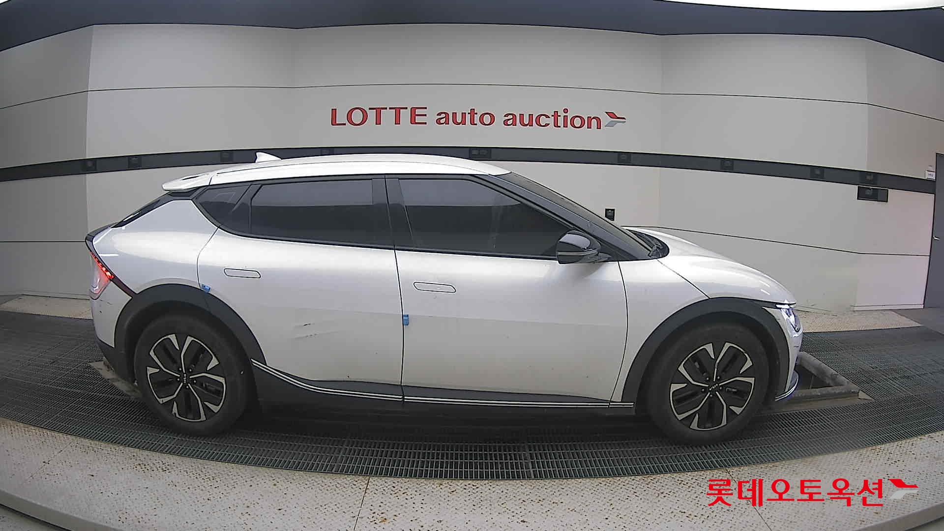 Kia EV6 2022 Snow White Pearl из Кореи, фото 3