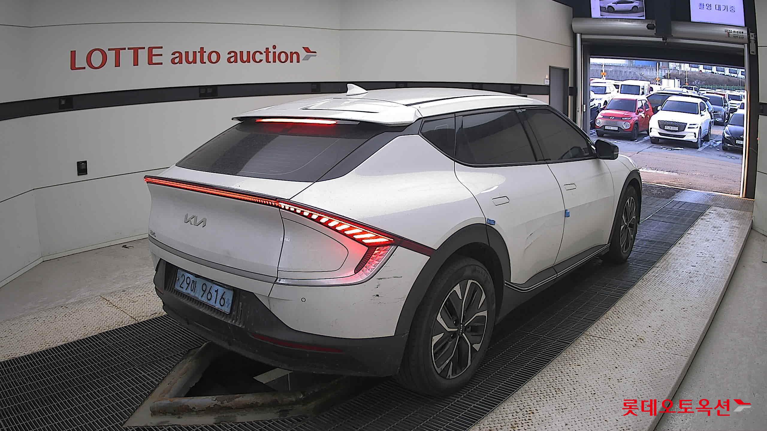 Kia EV6 2022 Snow White Pearl из Кореи, фото 4