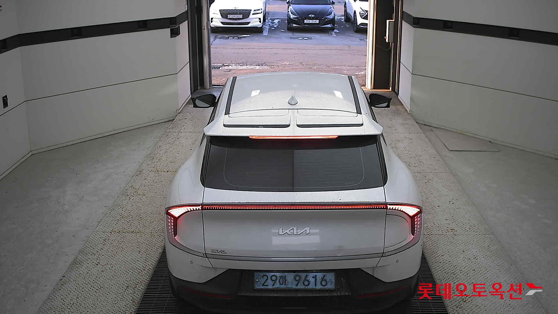 Kia EV6 2022 Snow White Pearl из Кореи, фото 5