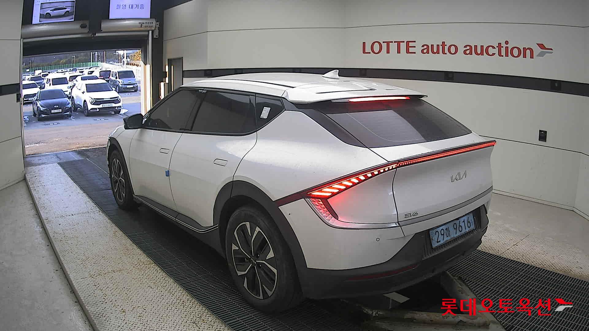 Kia EV6 2022 Snow White Pearl из Кореи, фото 6