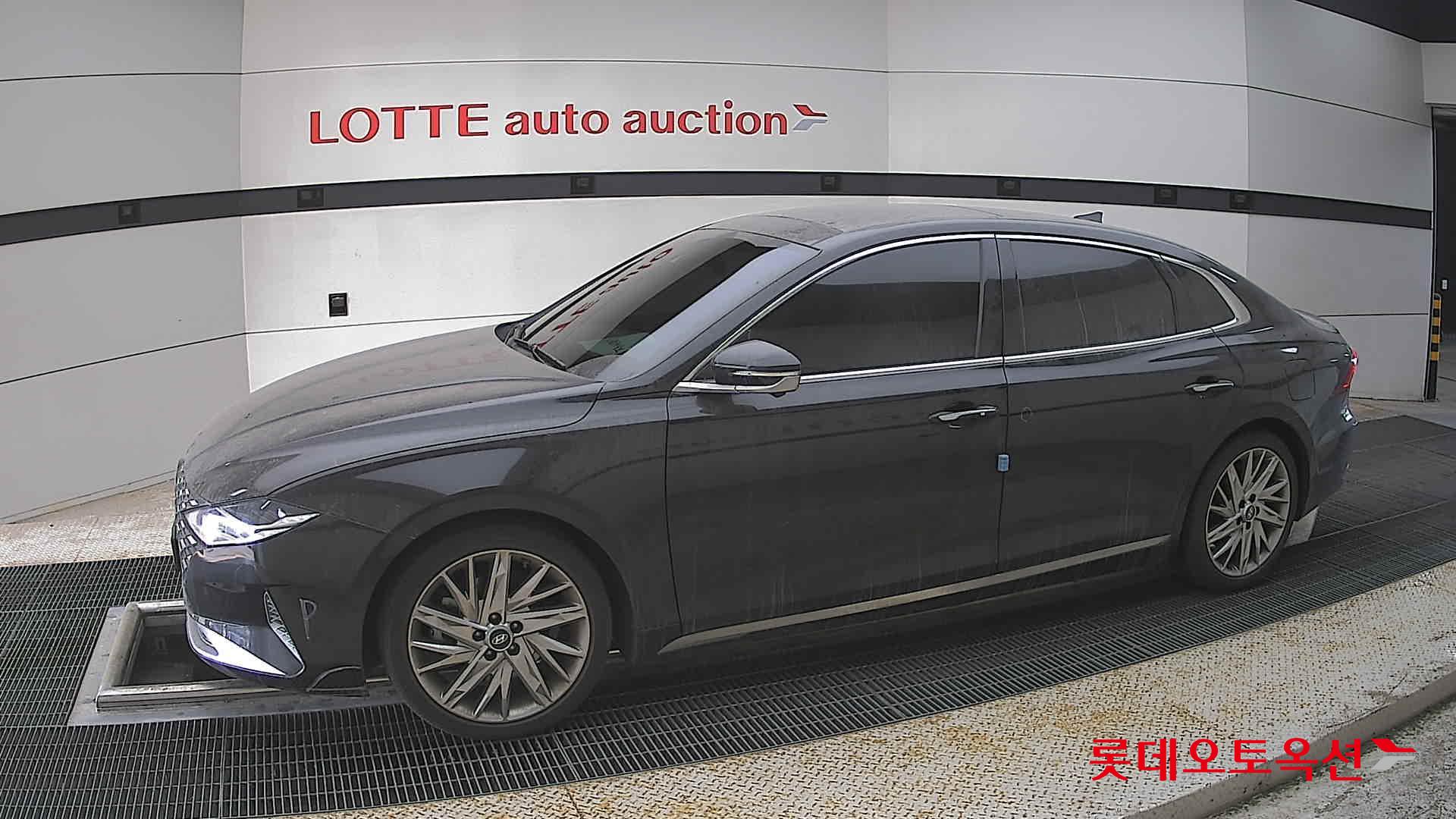 Hyundai Grandeur - 12