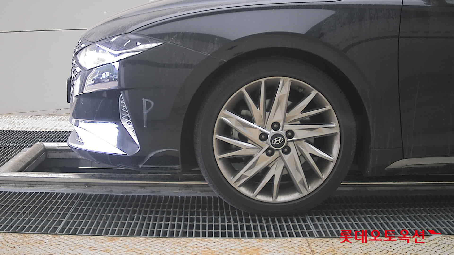 Hyundai Grandeur - 25