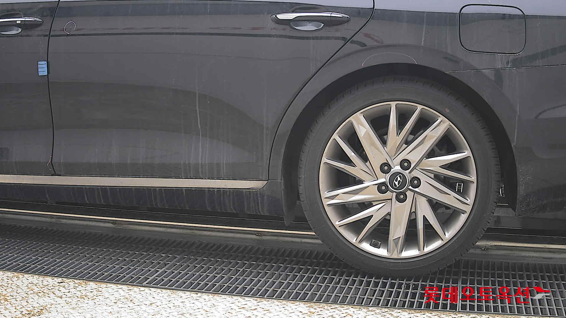 Hyundai Grandeur - 26