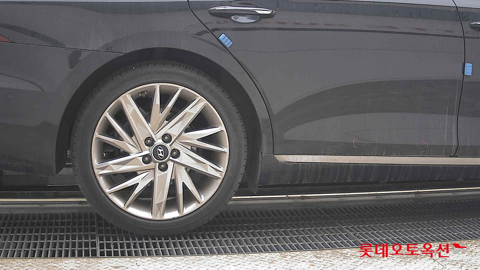 Hyundai Grandeur - 28