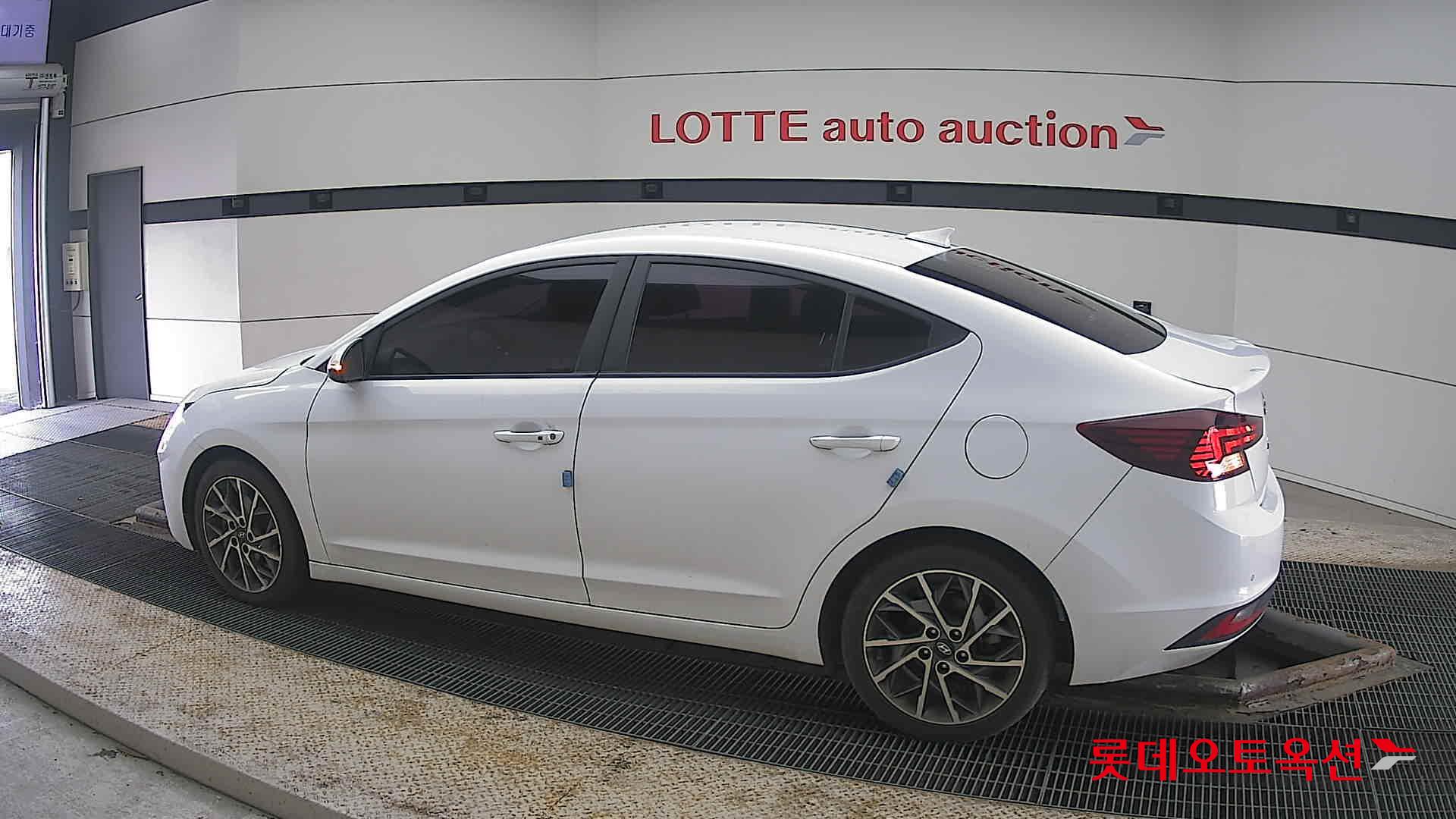 2020 - Hyundai AVANTE