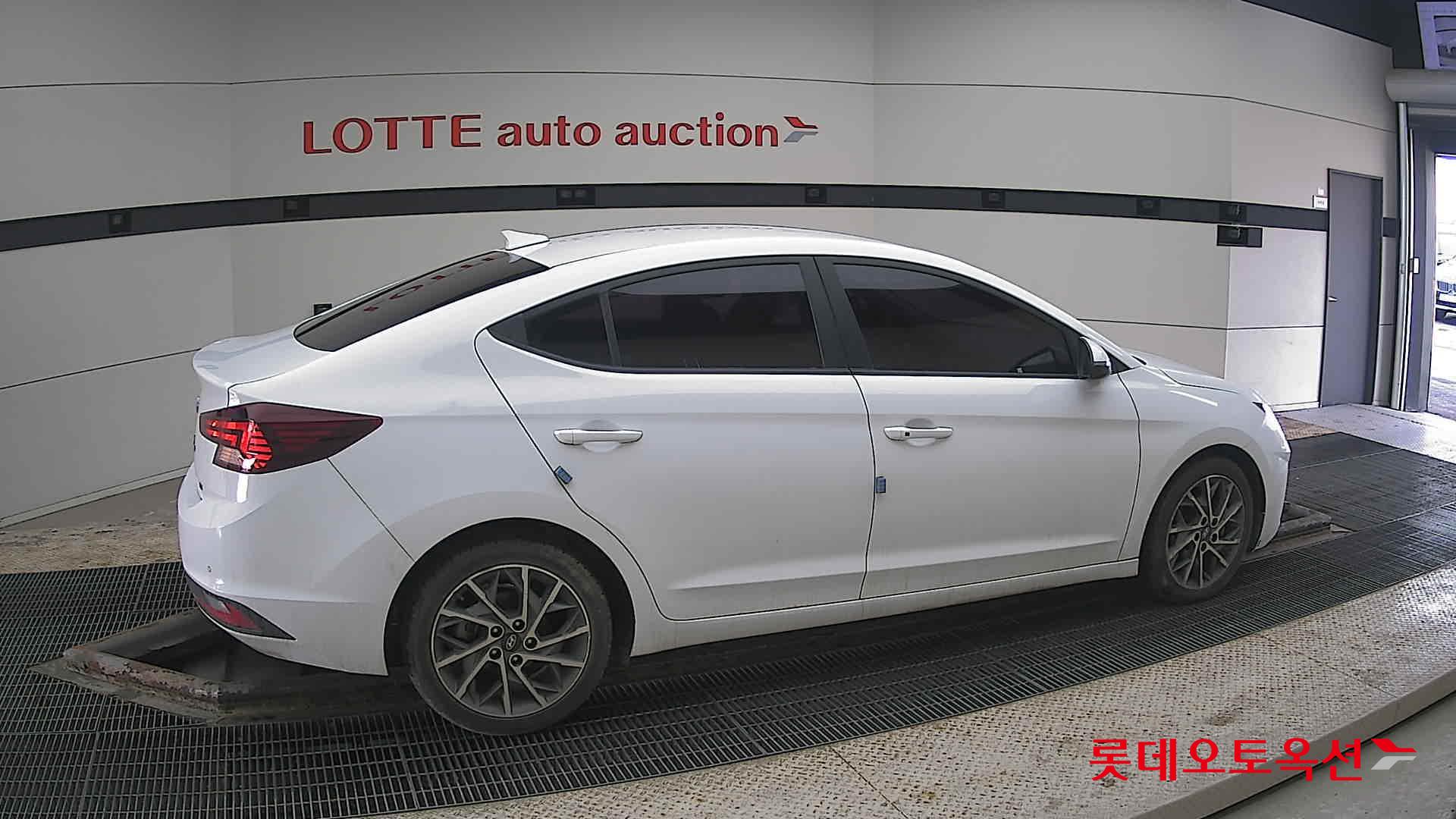 2020 - Hyundai AVANTE