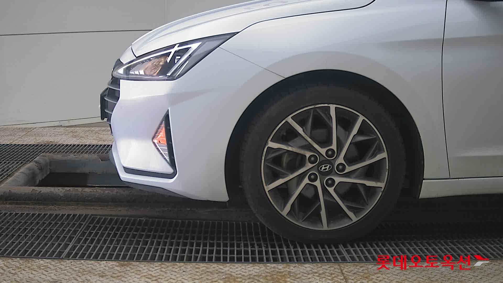 2020 - Hyundai AVANTE