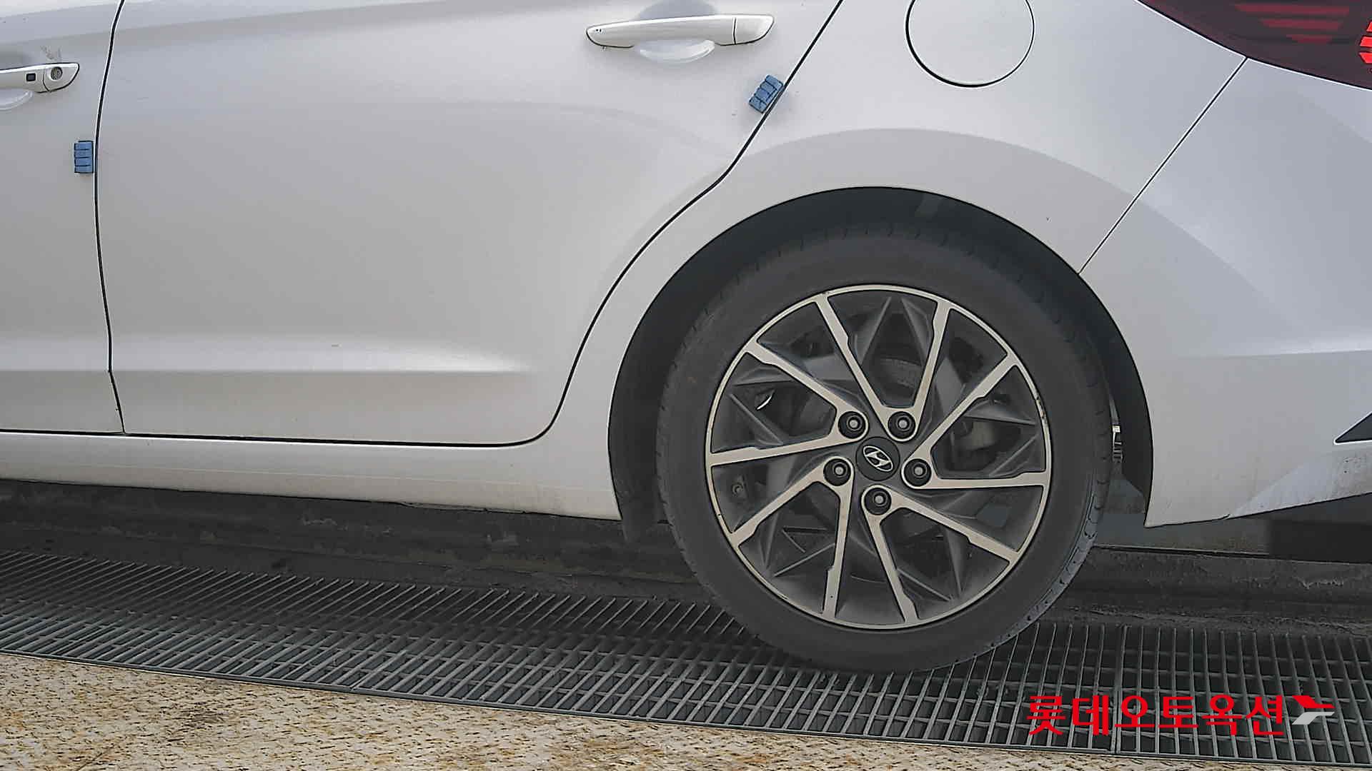 2020 - Hyundai AVANTE