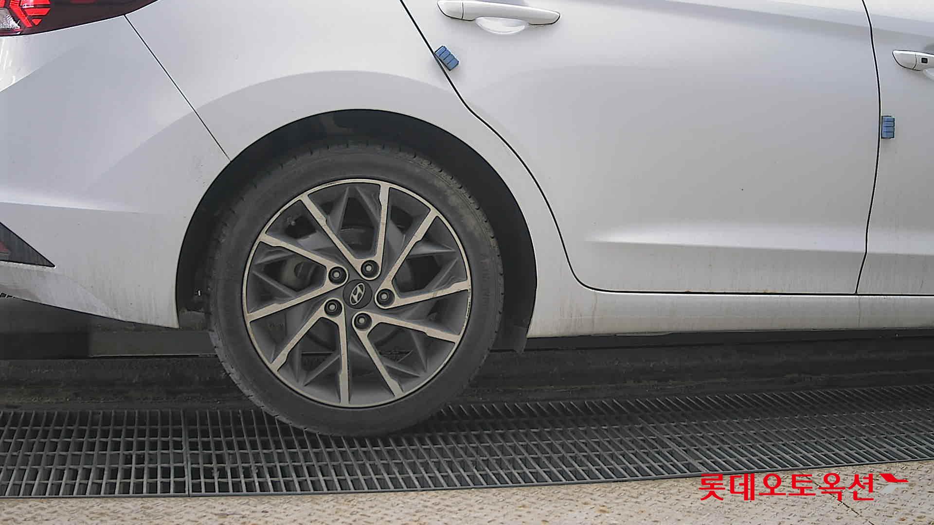 2020 - Hyundai AVANTE