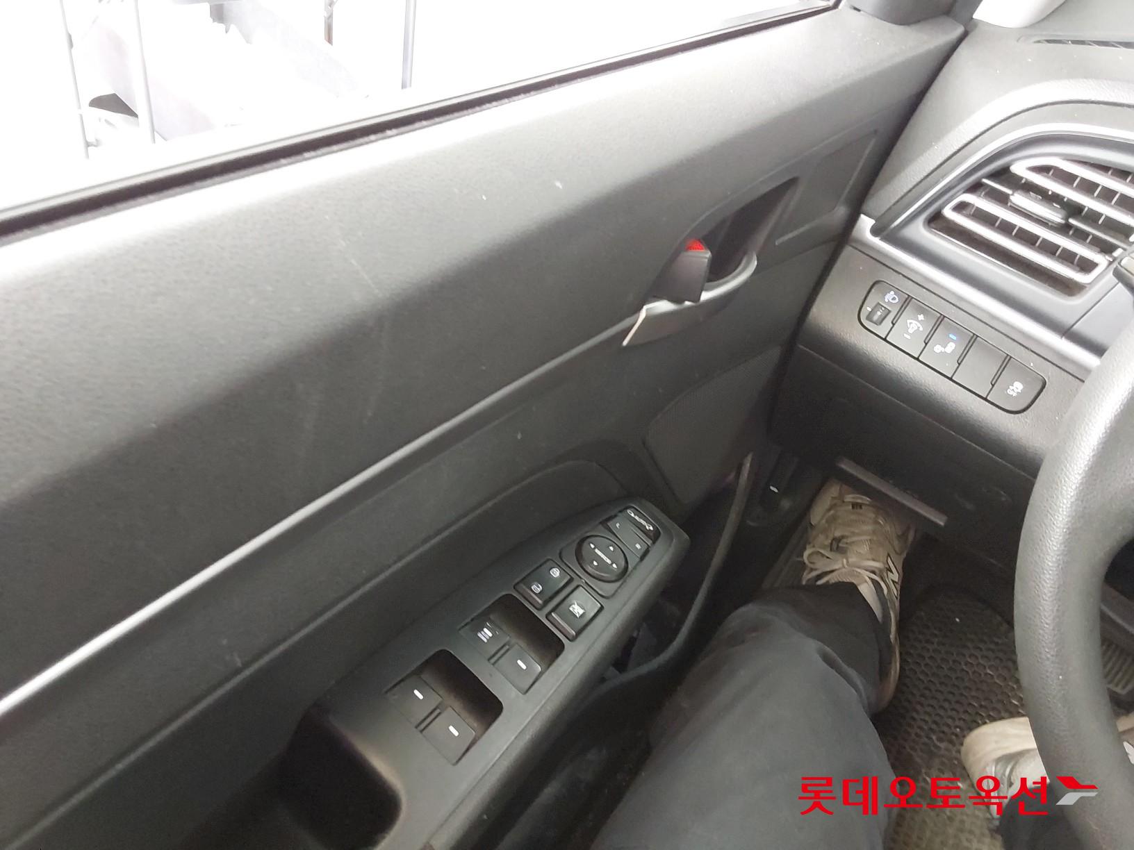 2020 - Hyundai AVANTE