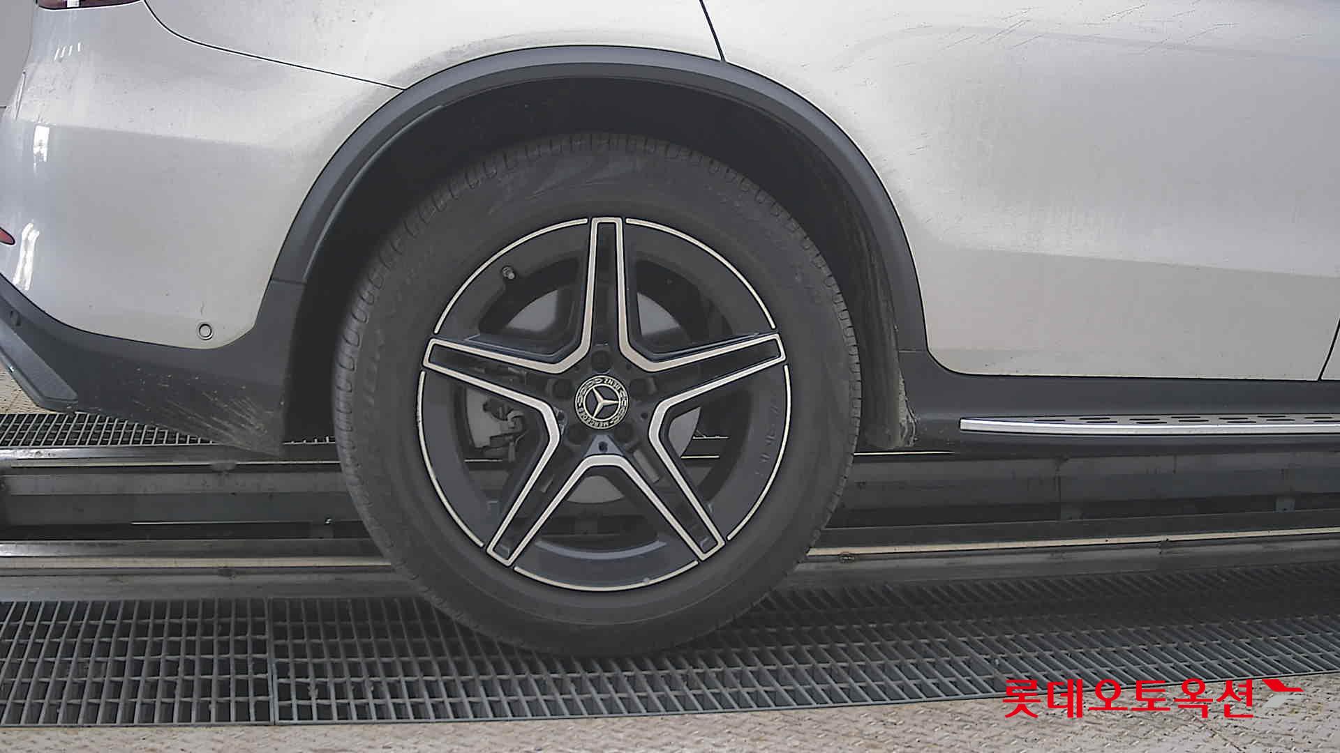 Mercedes-Benz GLC-Class - 28