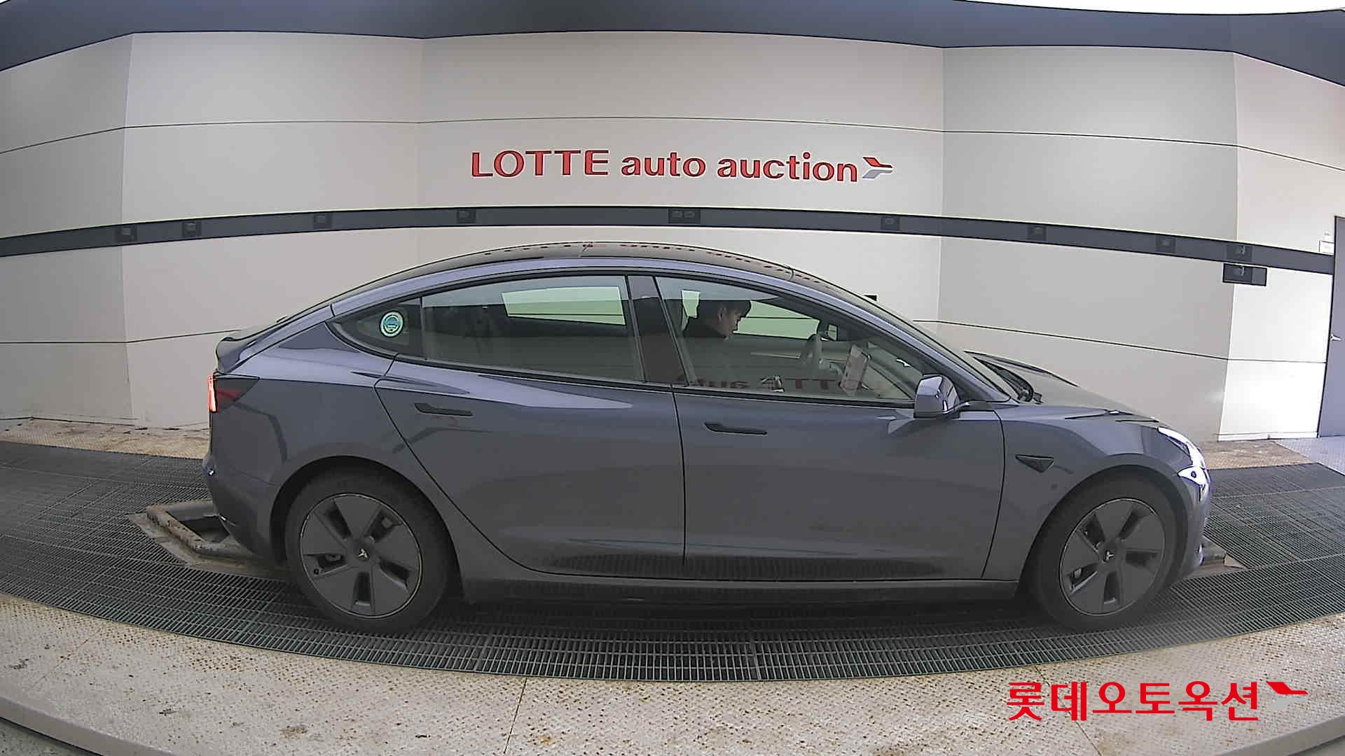 2022 - Tesla MODEL 3