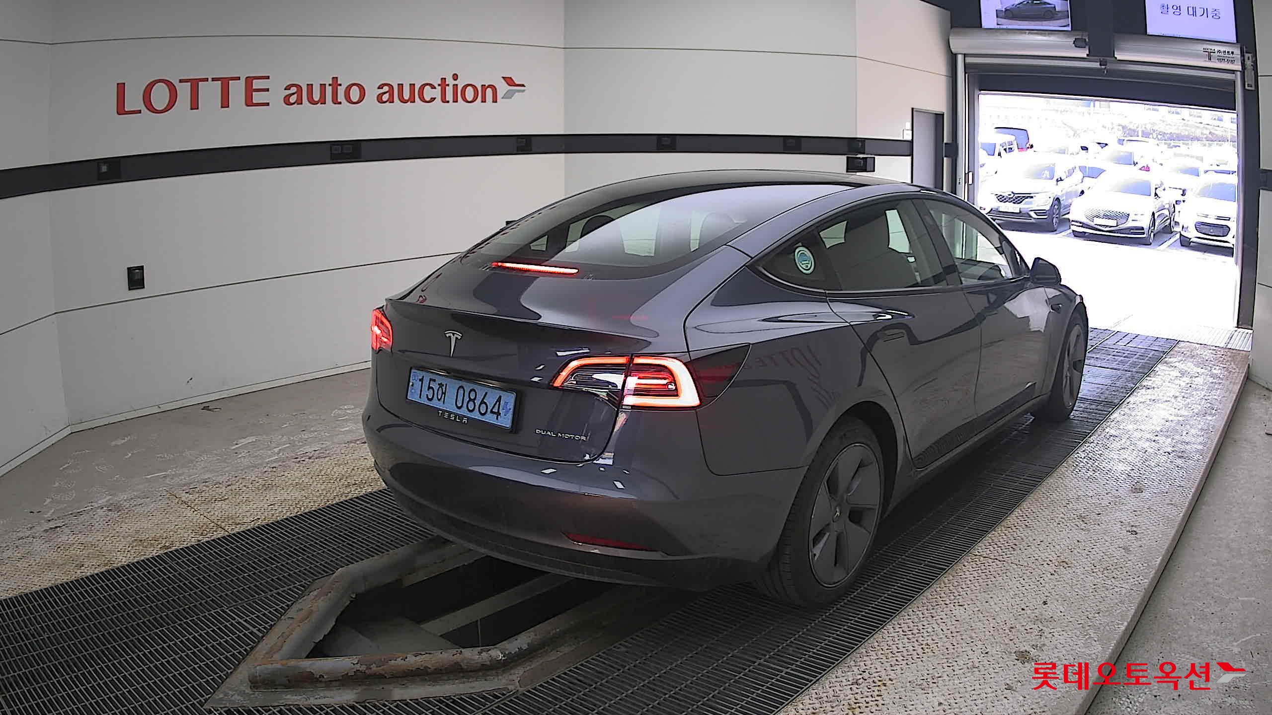 2022 - Tesla MODEL 3