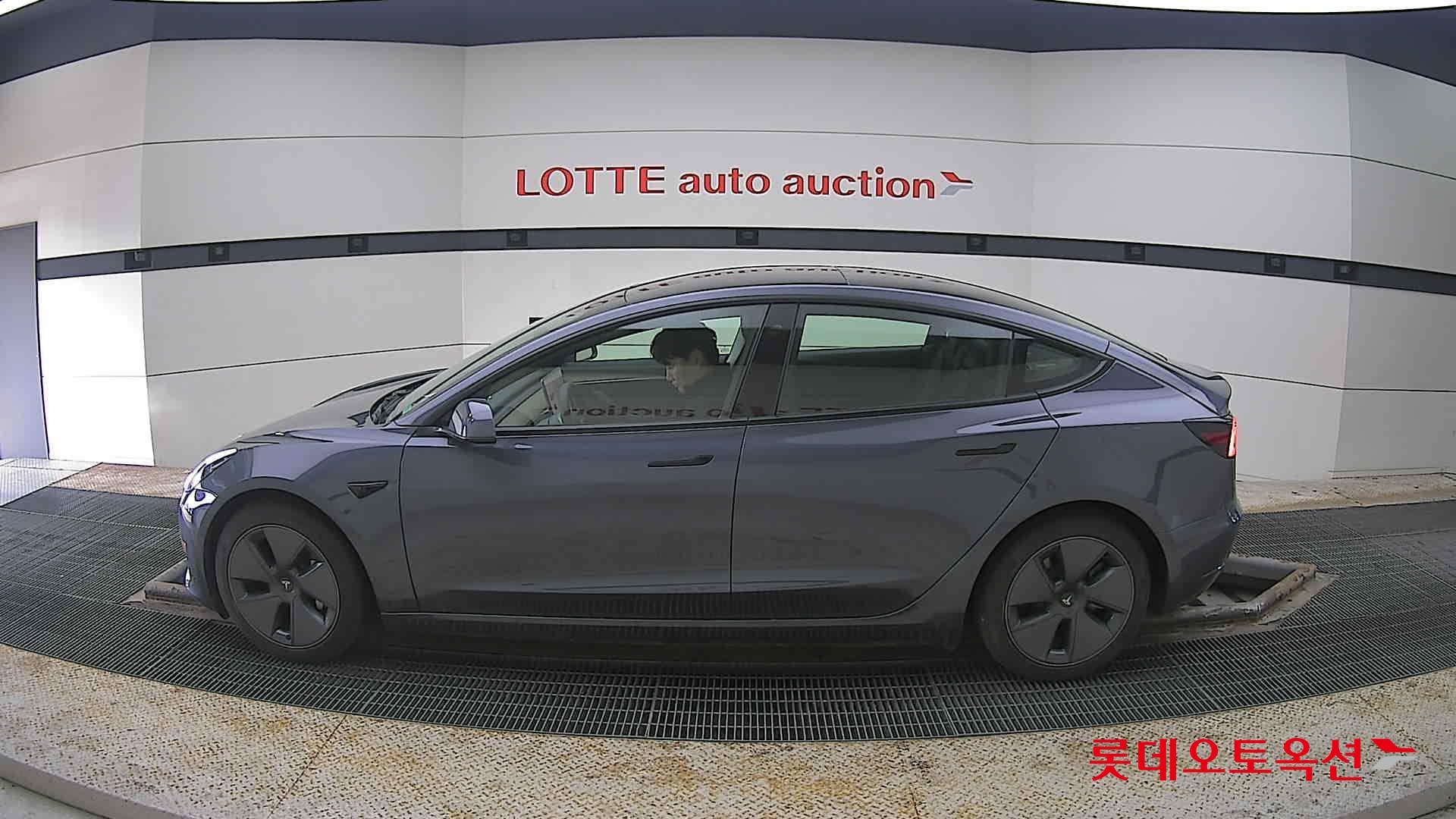 2022 - Tesla MODEL 3