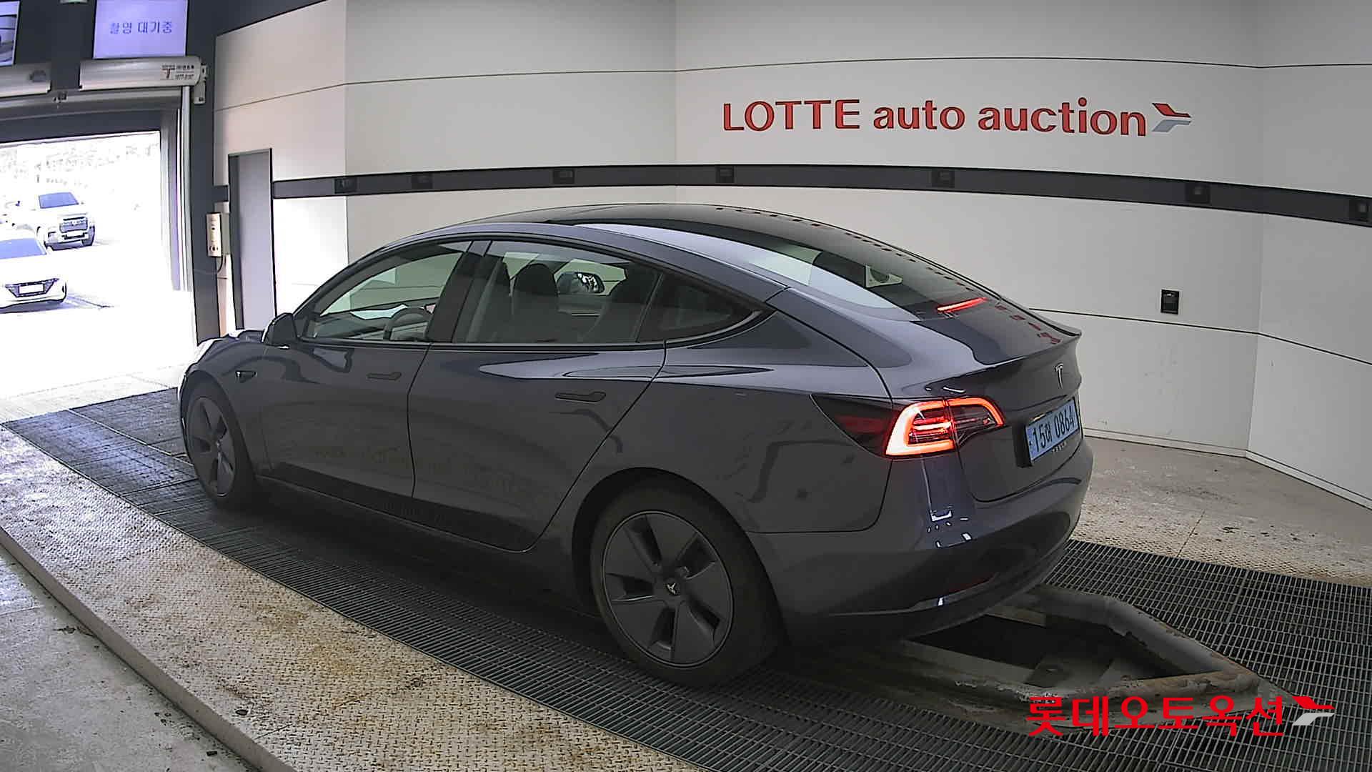 2022 - Tesla MODEL 3