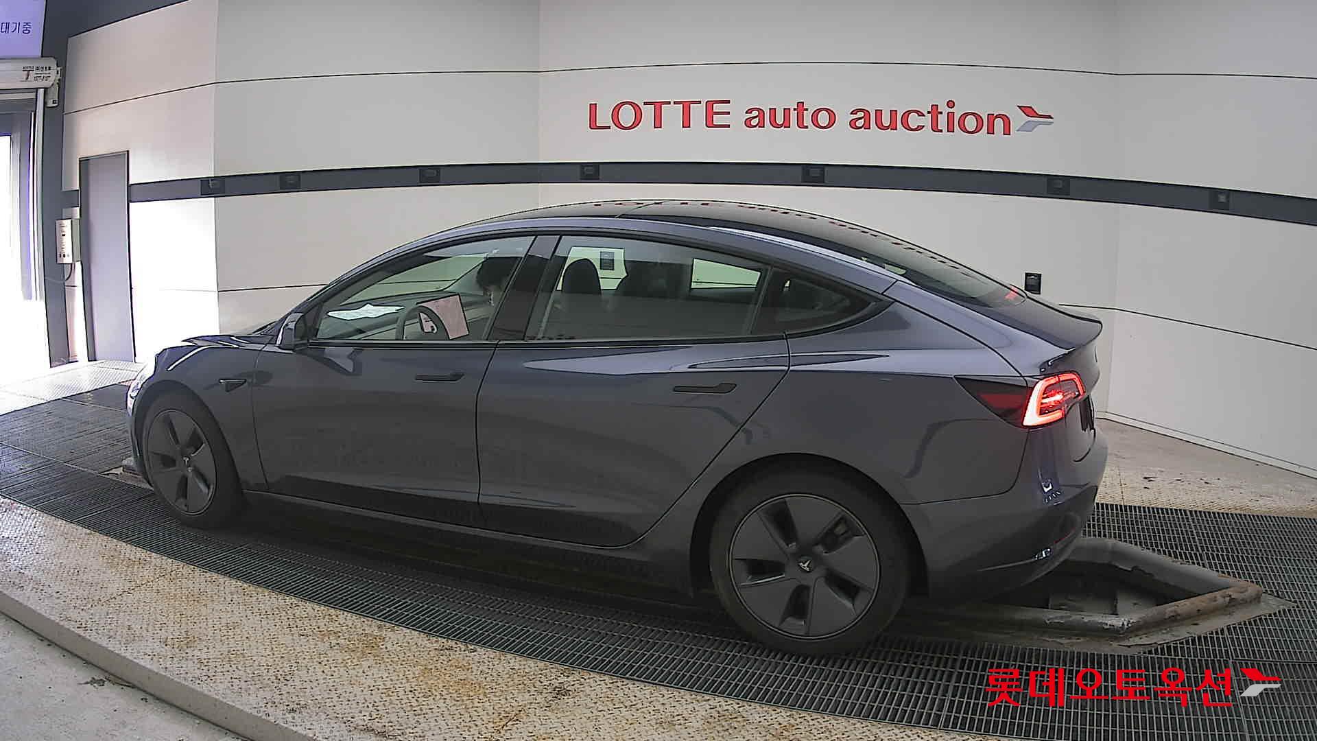 2022 - Tesla MODEL 3