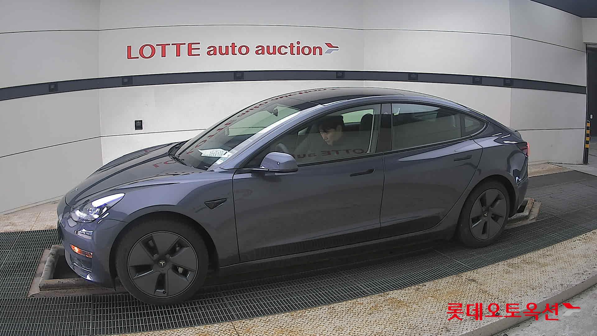 2022 - Tesla MODEL 3