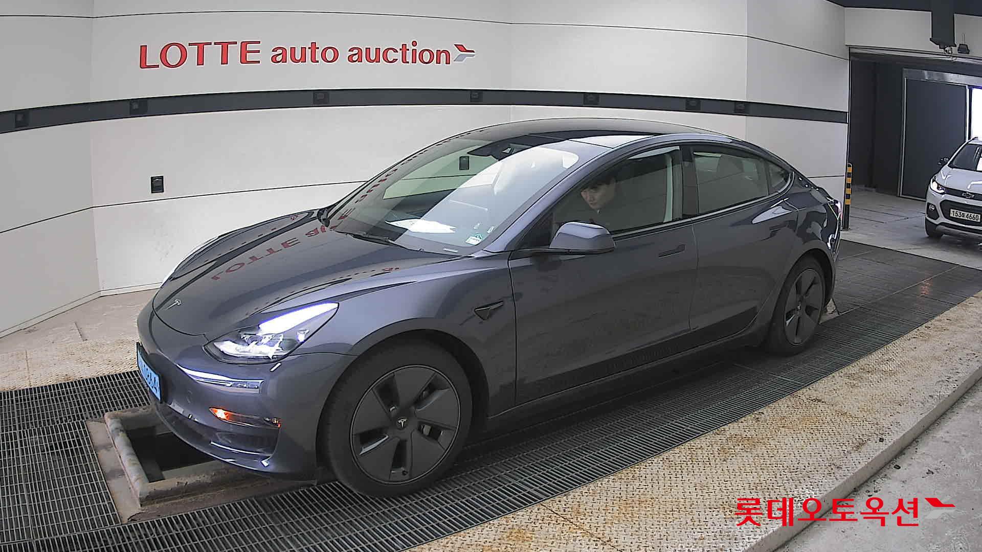 2022 - Tesla MODEL 3