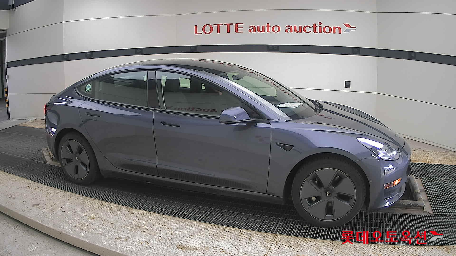 2022 - Tesla MODEL 3