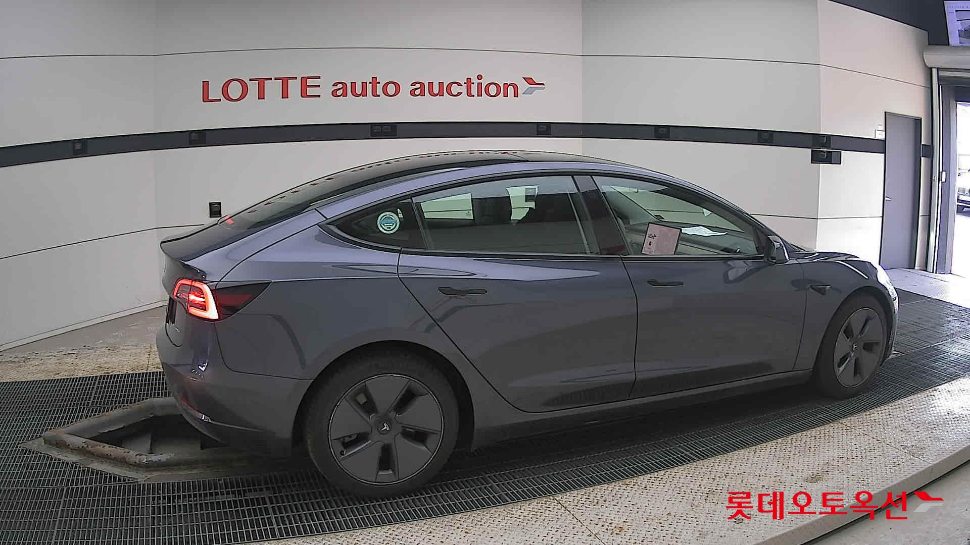 2022 - Tesla MODEL 3