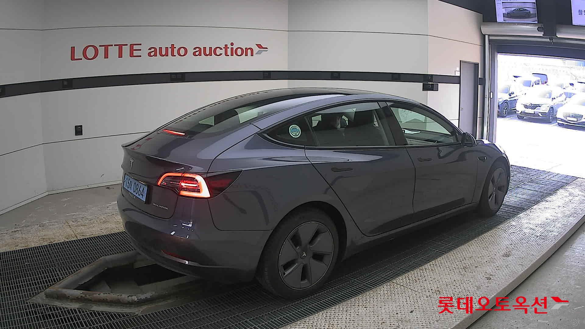 2022 - Tesla MODEL 3