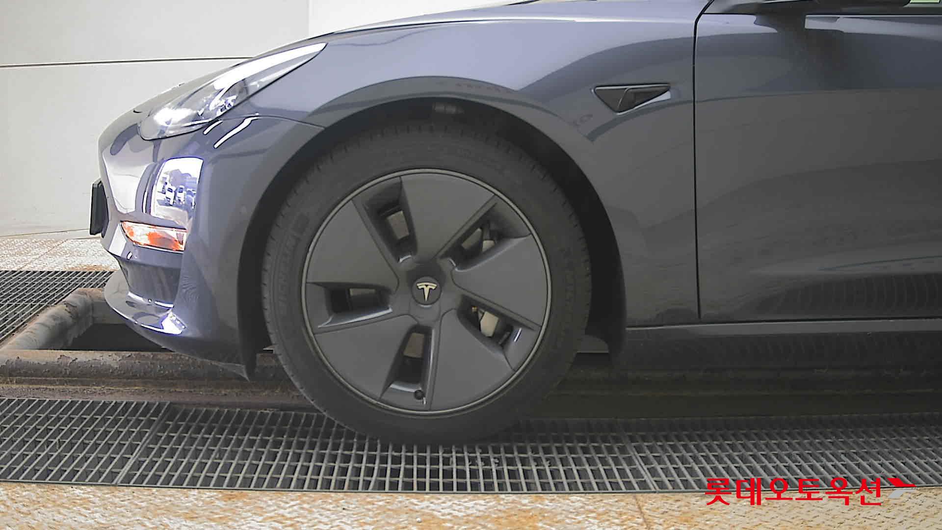 2022 - Tesla MODEL 3