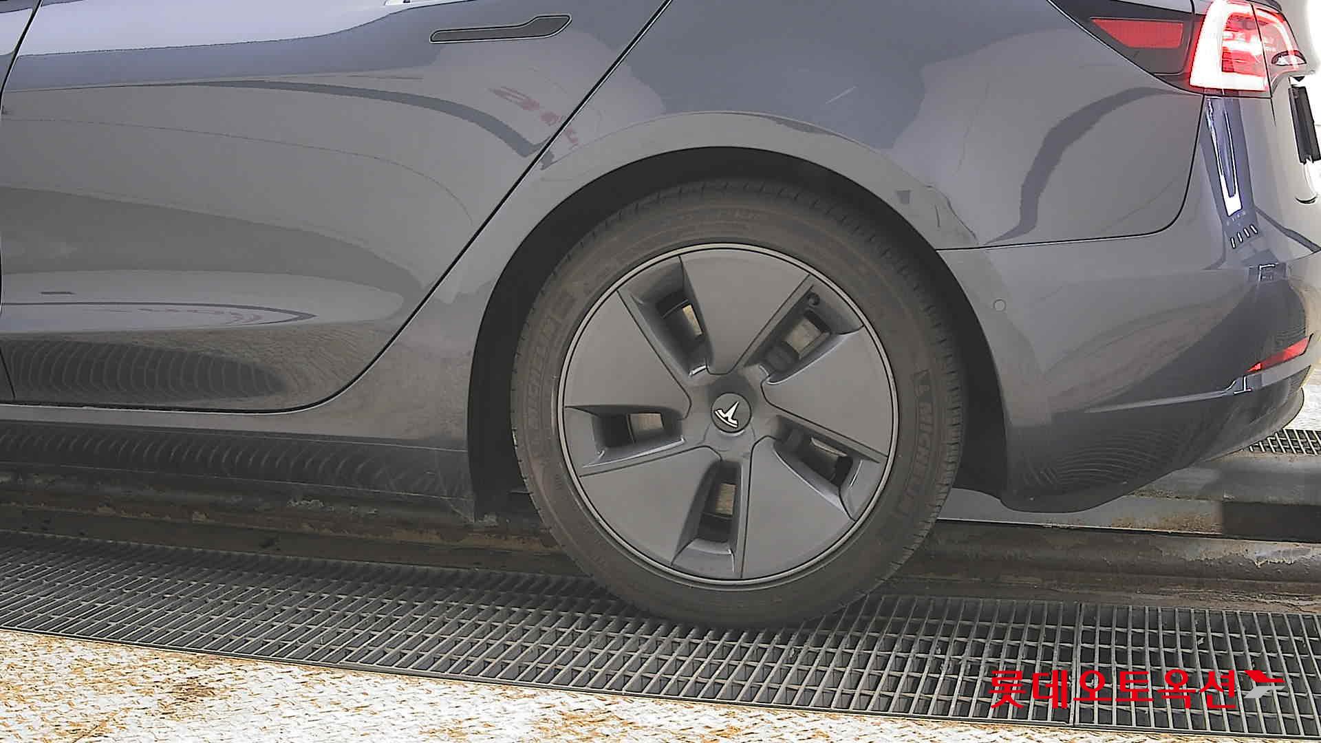 2022 - Tesla MODEL 3