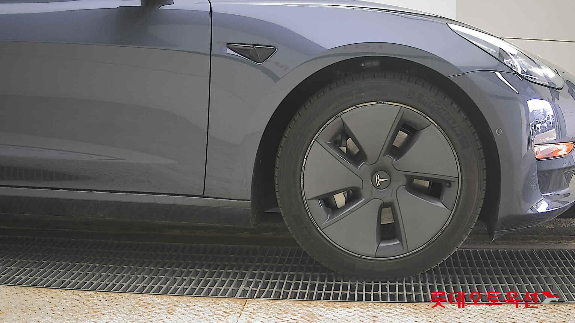 2022 - Tesla MODEL 3